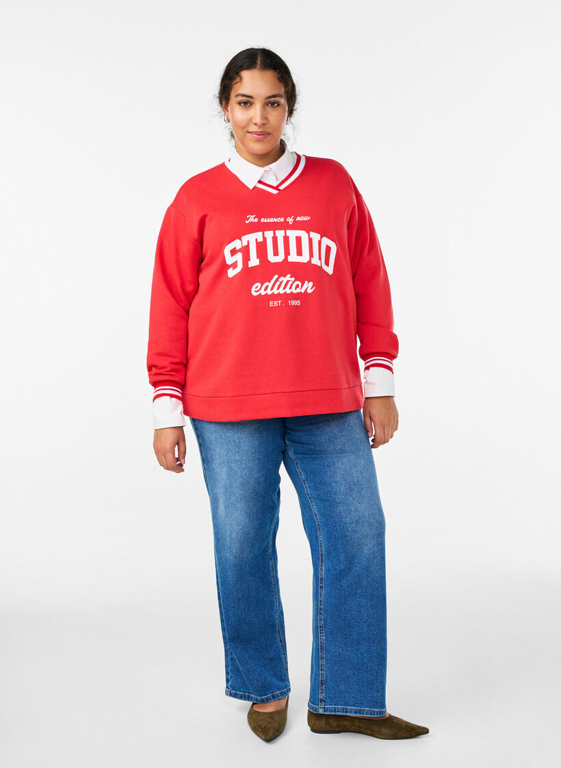 Sweatshirt avec col en V et imprimé texte, Rouge, Model image number 1