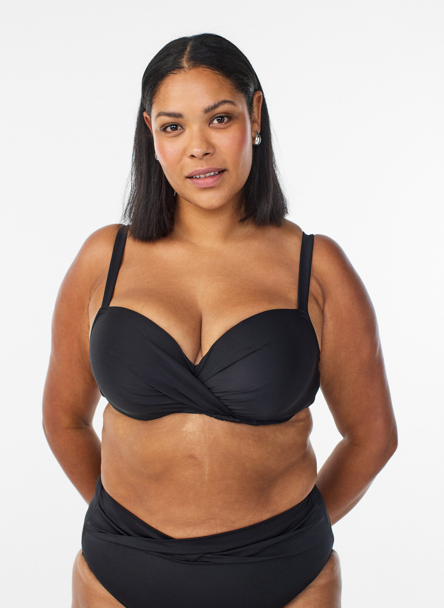 Zizzi Bikinioberteil mit B&uuml;gel und Raffung, Schwarz, Model image number 0