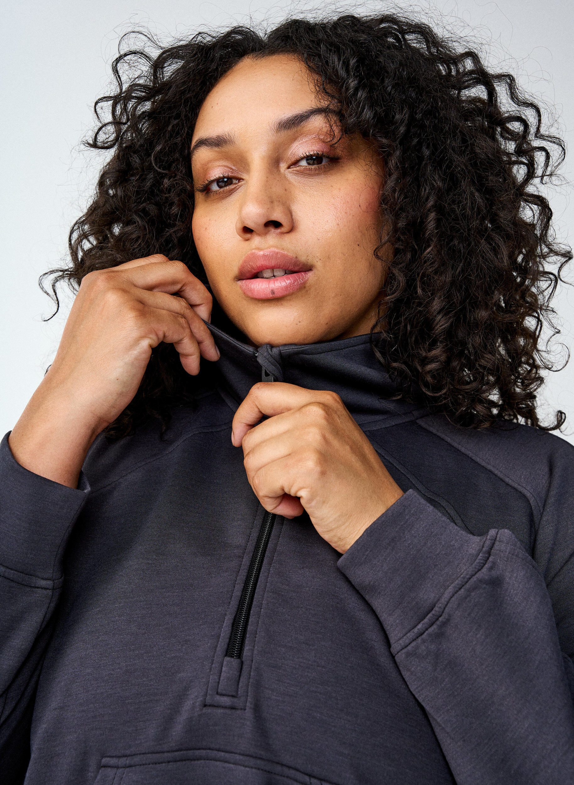 Zizzi Sportliches Sweatshirt mit hohem Kragen und Rei&szlig;verschluss, Asphalt, Image image number 1