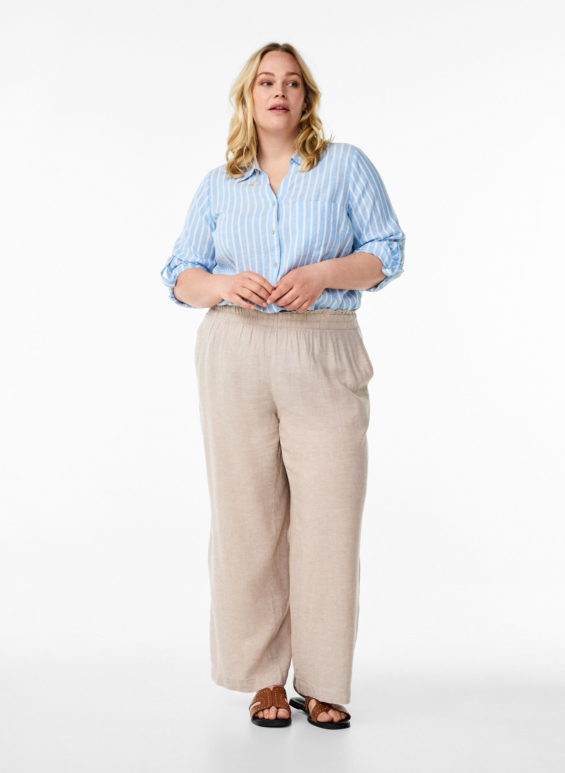 Zizzi Bluse aus Leinen und Viskose mit 3/4-&Auml;rmeln, Blau, Model image number 1