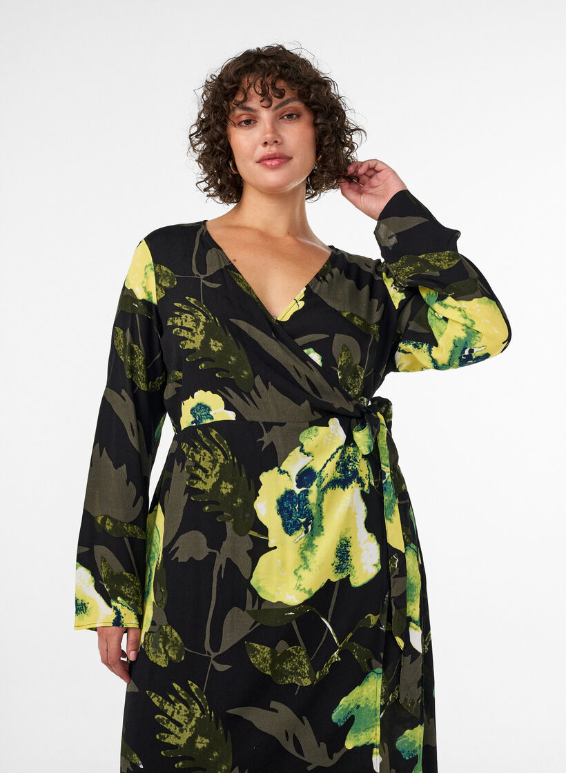 Gebl&uuml;mtes Wickelkleid aus Viskose mit Bindeg&uuml;rtel, Schwarz, Model image number 2