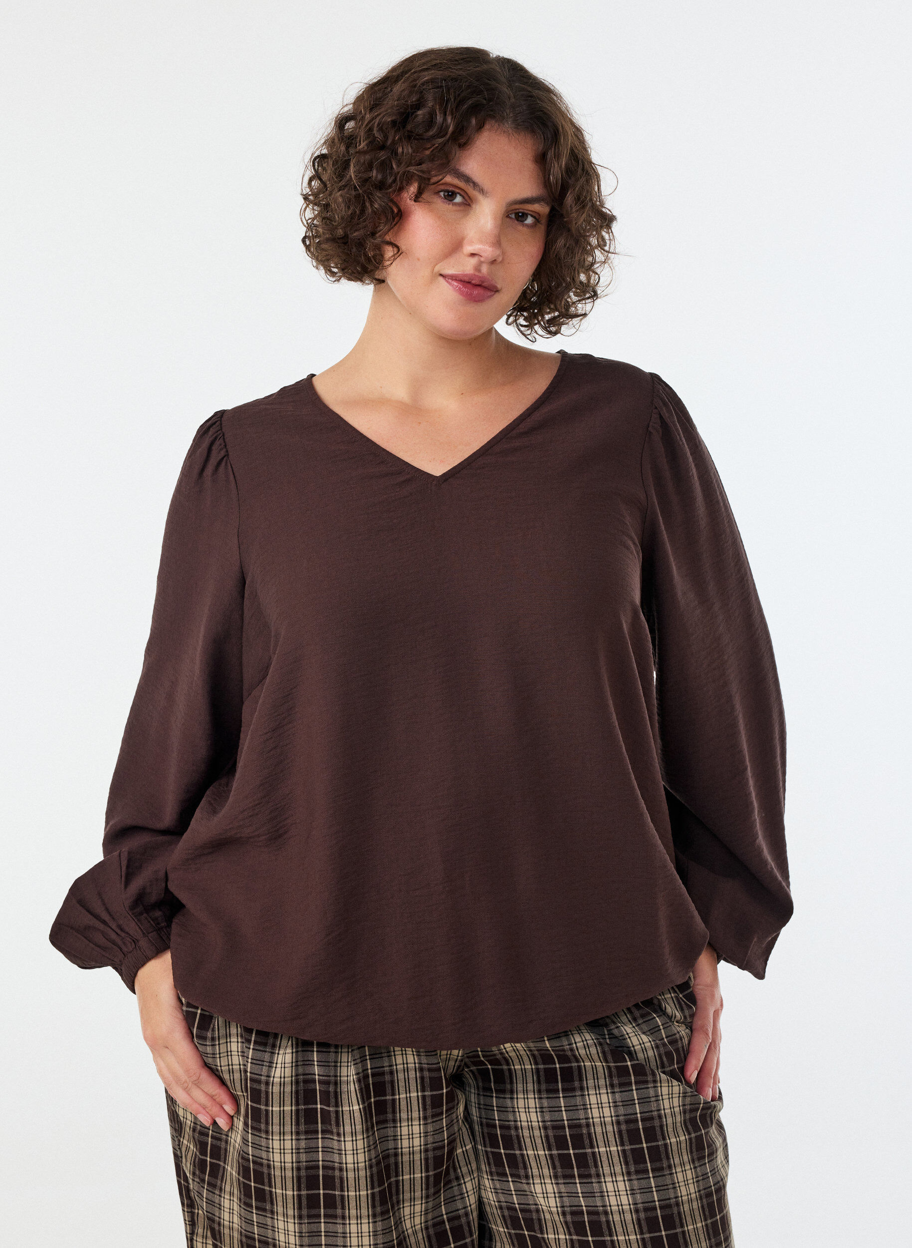 ZizziViskosebluse mit V-Ausschnitt und Ballonform, Braun, Model image number 0