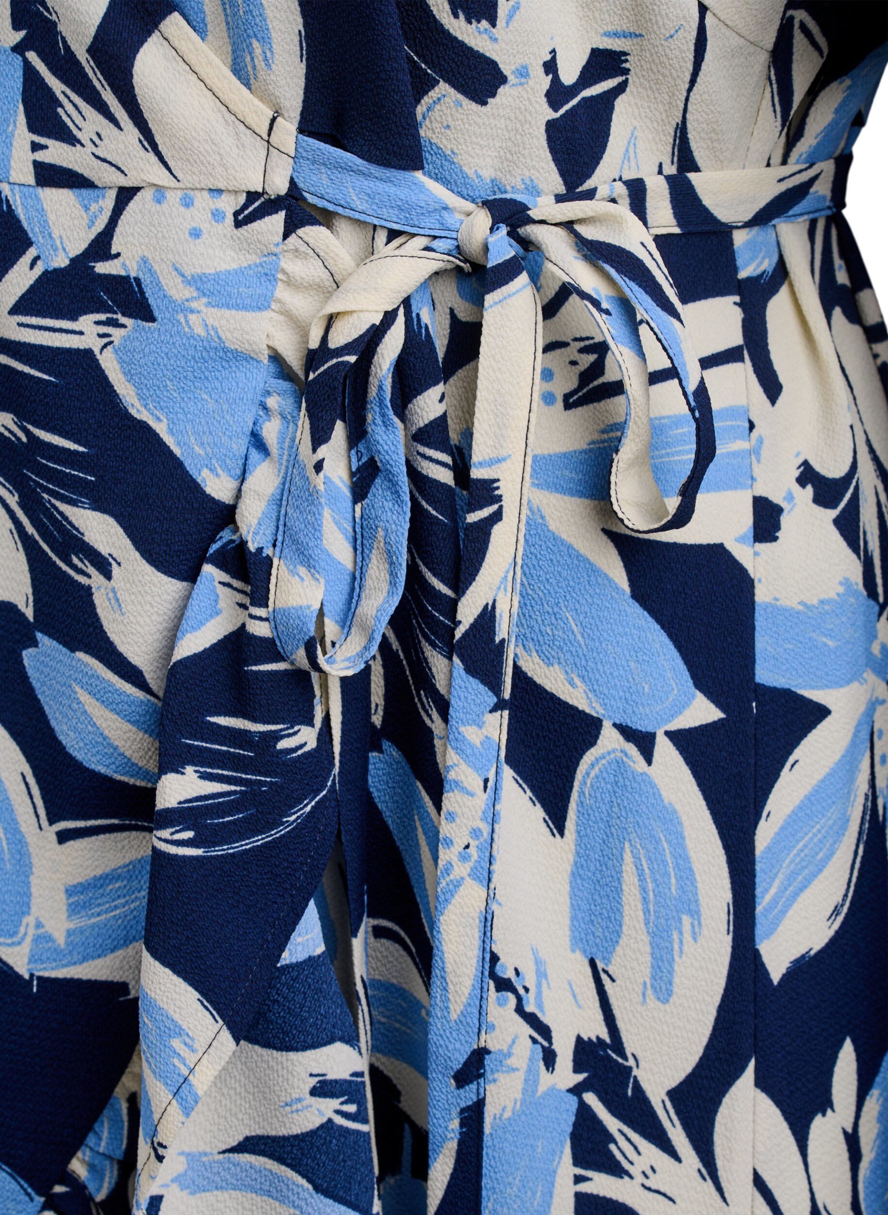 Zizzi Robe portefeuille &agrave; fleurs et manches courtes, Bleu, Packshot image number 3