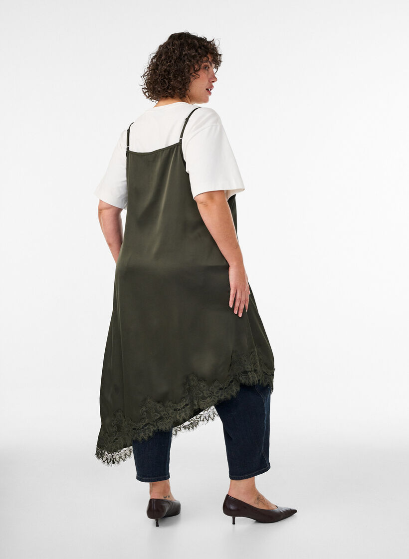 Kleid aus Satin mit Spitze und asymmetrischem Saum, Gr&uuml;n, Model image number 1