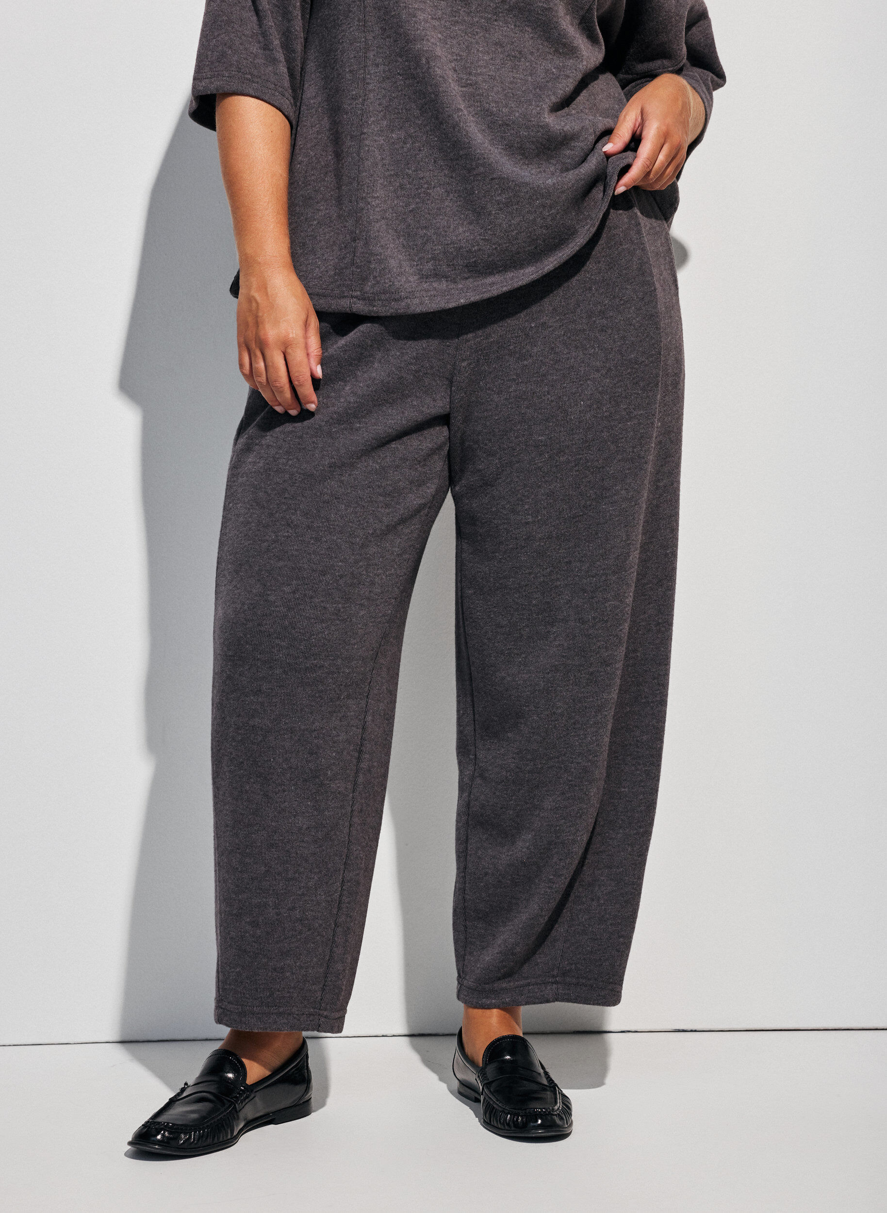 ZizziPantalon barrel en jersey &agrave; taille haute, Gris anthracite, Model image number 2