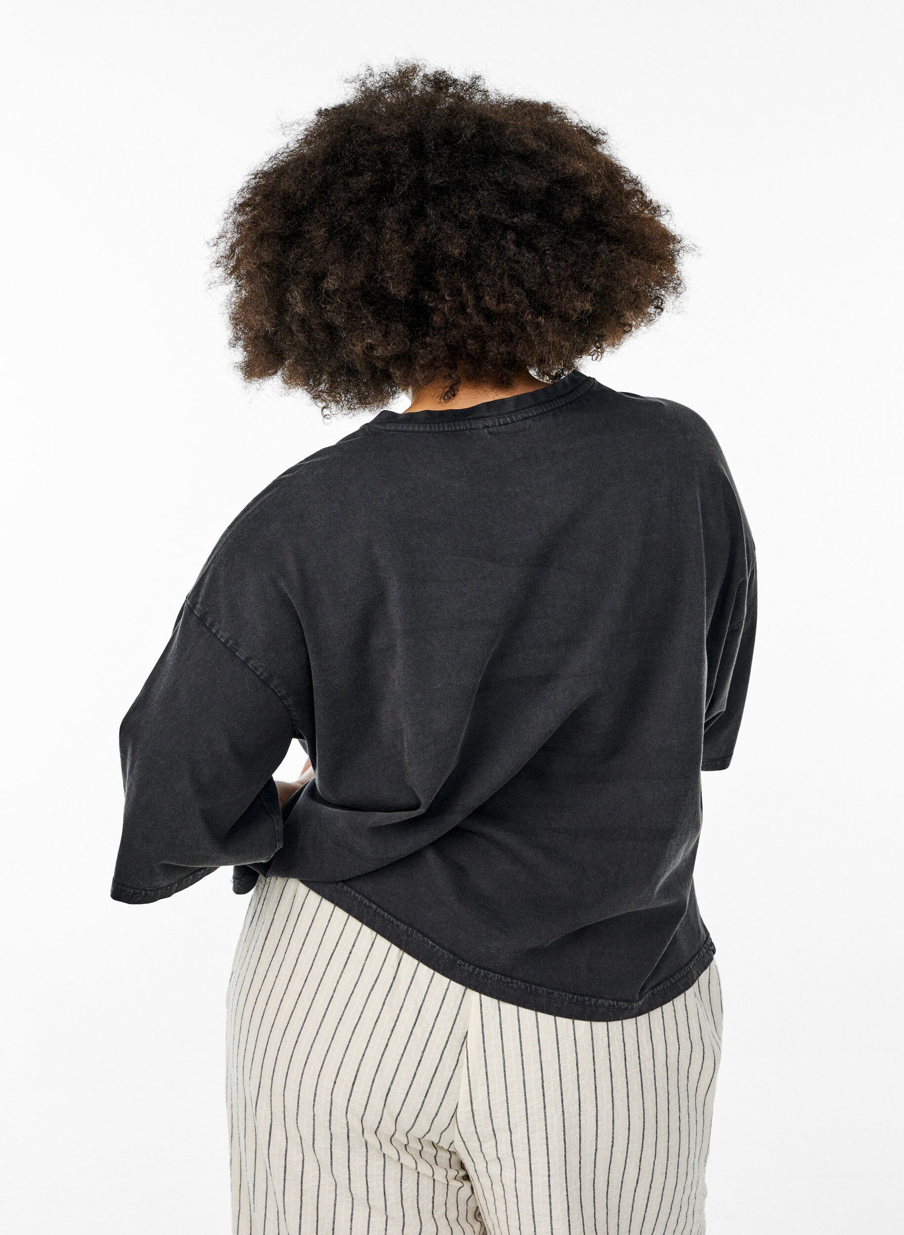 Zizzi T-shirt court &agrave; coupe ample, Gris, Model image number 2