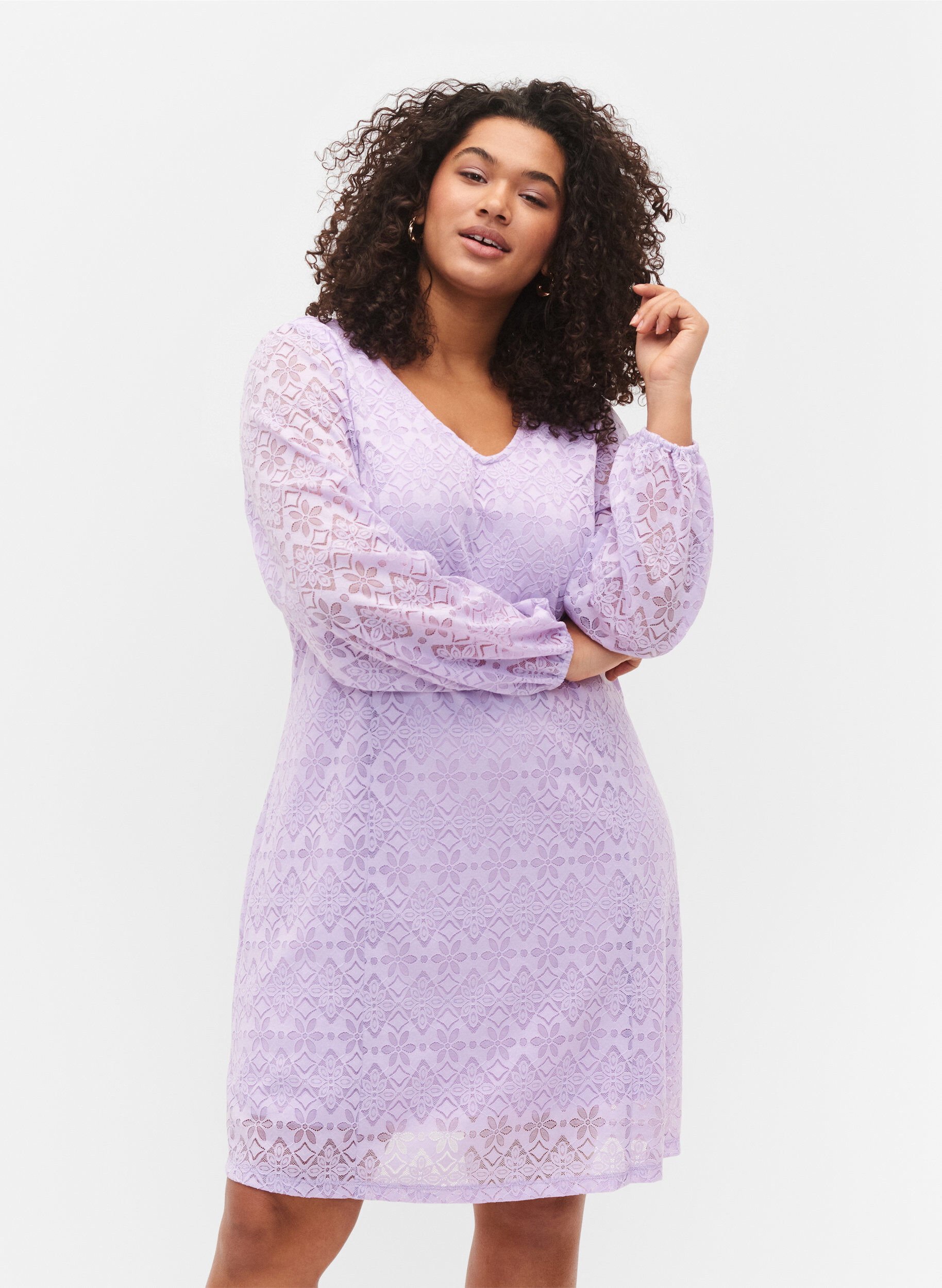 Zizzi Robe en dentelle avec d&eacute;coupe en V et manches longues, Pastel Lilac, Model image number 0