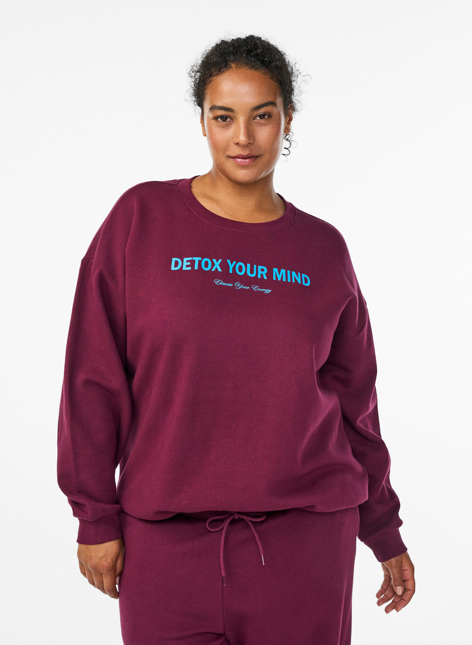 Sweatshirt mit Textaufdruck, Dunkles Bordeaux, Model