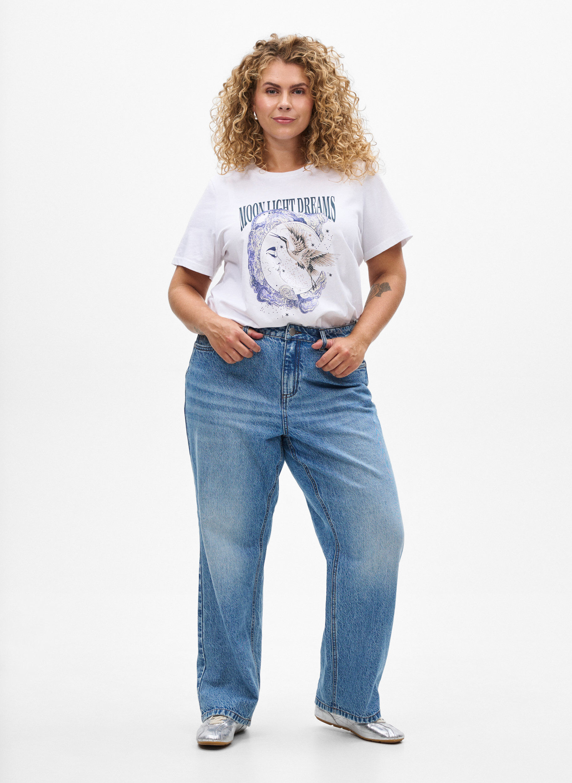 Zizzi T-shirt en coton avec imprim&eacute; sur le devant, Blanc, Model image number 1