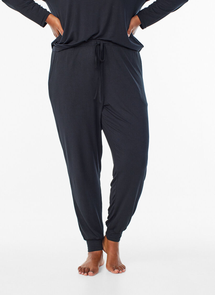 Pantalon de nuit taille haute en modal, Noir, Model image number 2