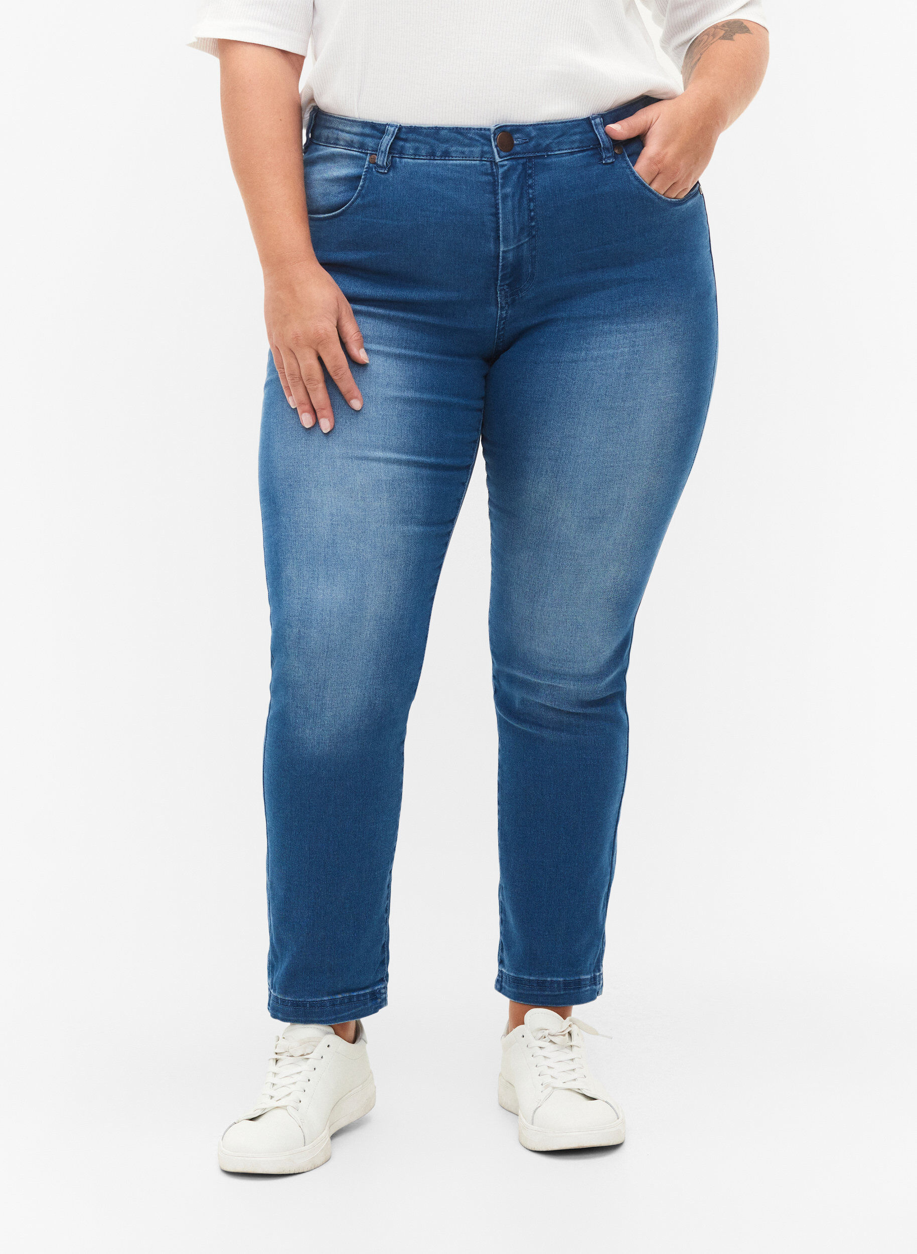 ZizziSlim Fit Emily Jeans mit normaler Taillenh&ouml;he, Blau, Model image number 3