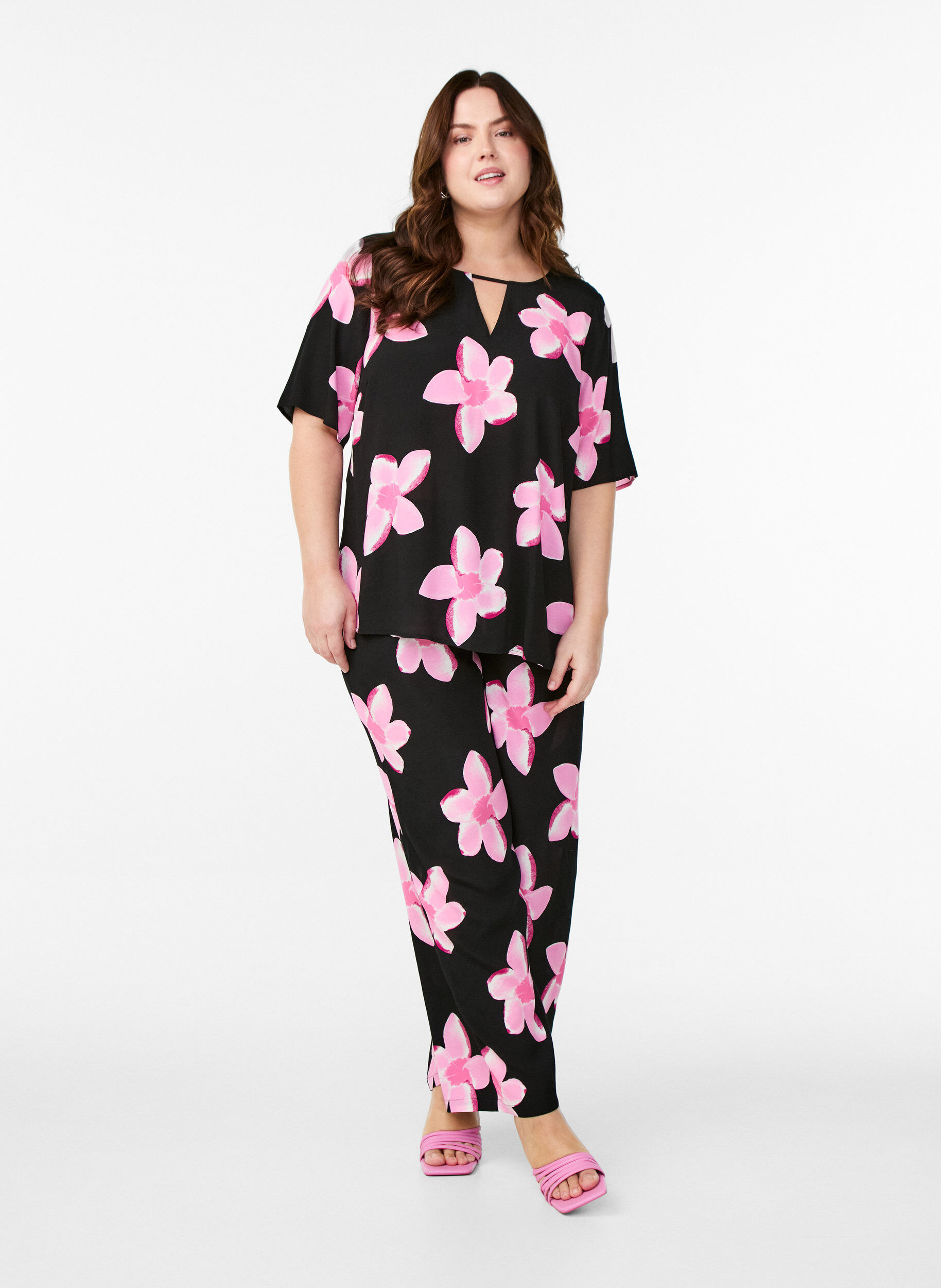 Zizzi Lockere Viskosehose mit Print, Schwarz, Model image number 0