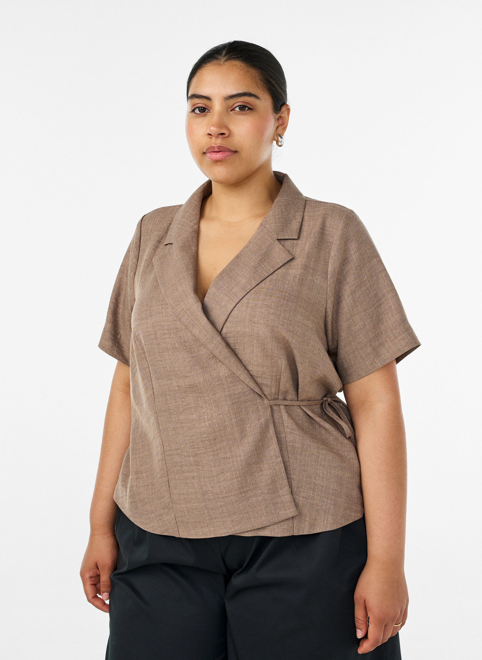 Chemise cache-c&oelig;ur &agrave; nouer, Marron, Model