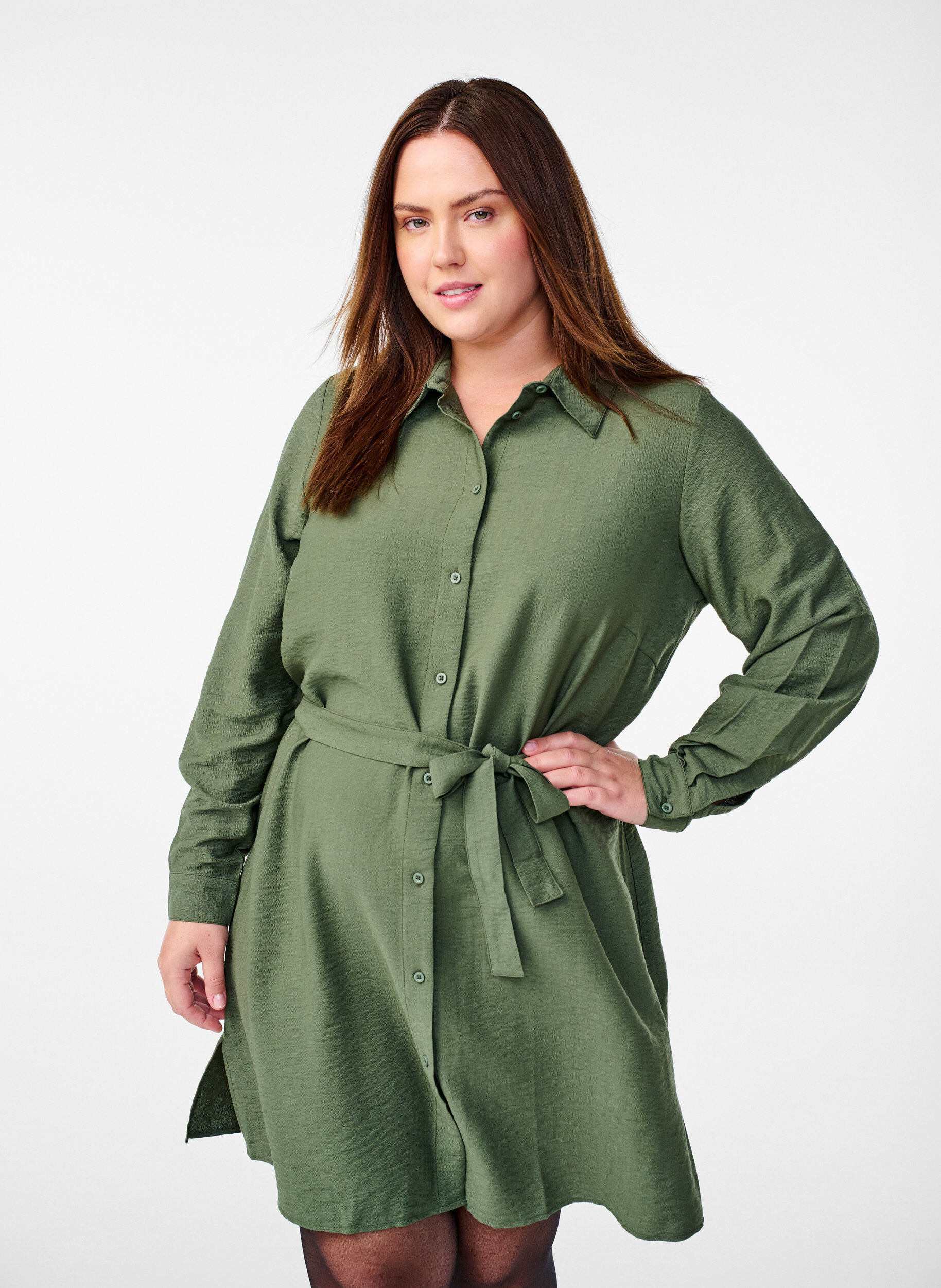 Zizzi Hemdblusenkleid mit Bindeg&uuml;rtel und langen &Auml;rmeln, Gr&uuml;n, Model image number 0
