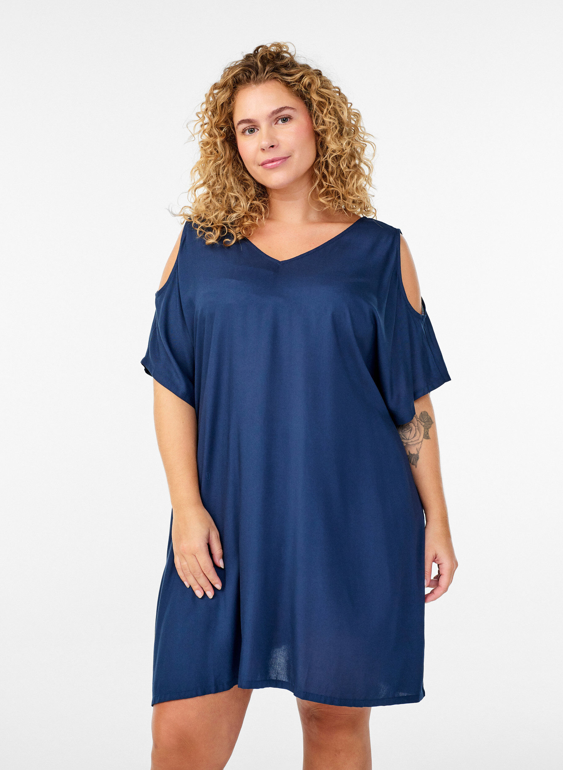 Zizzi Strandkleid aus Viskose mit Schulterdetail, Blau, Model image number 0