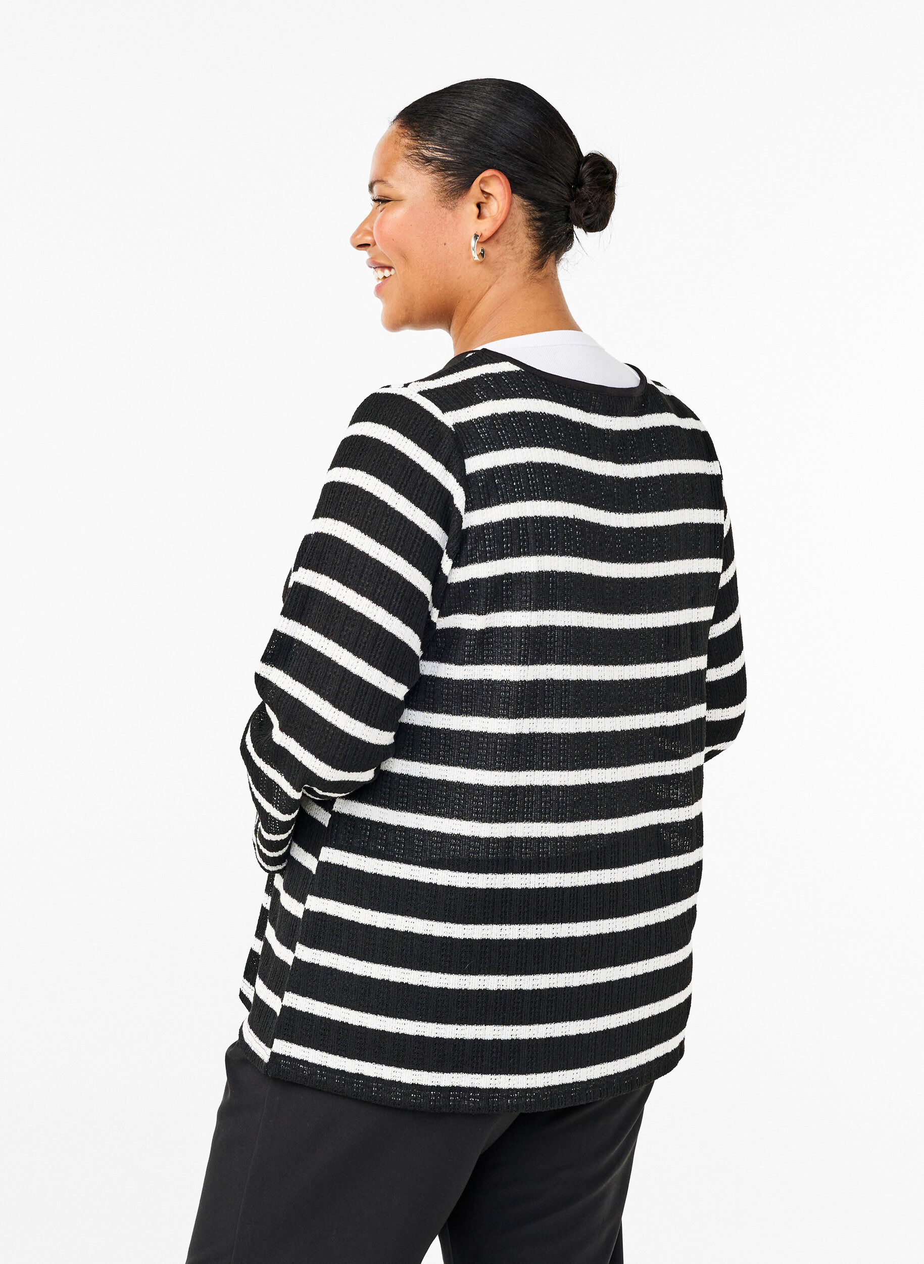 Zizzi Strickjacke mit Bindeb&auml;ndchen, Black White stripe, Model image number 1