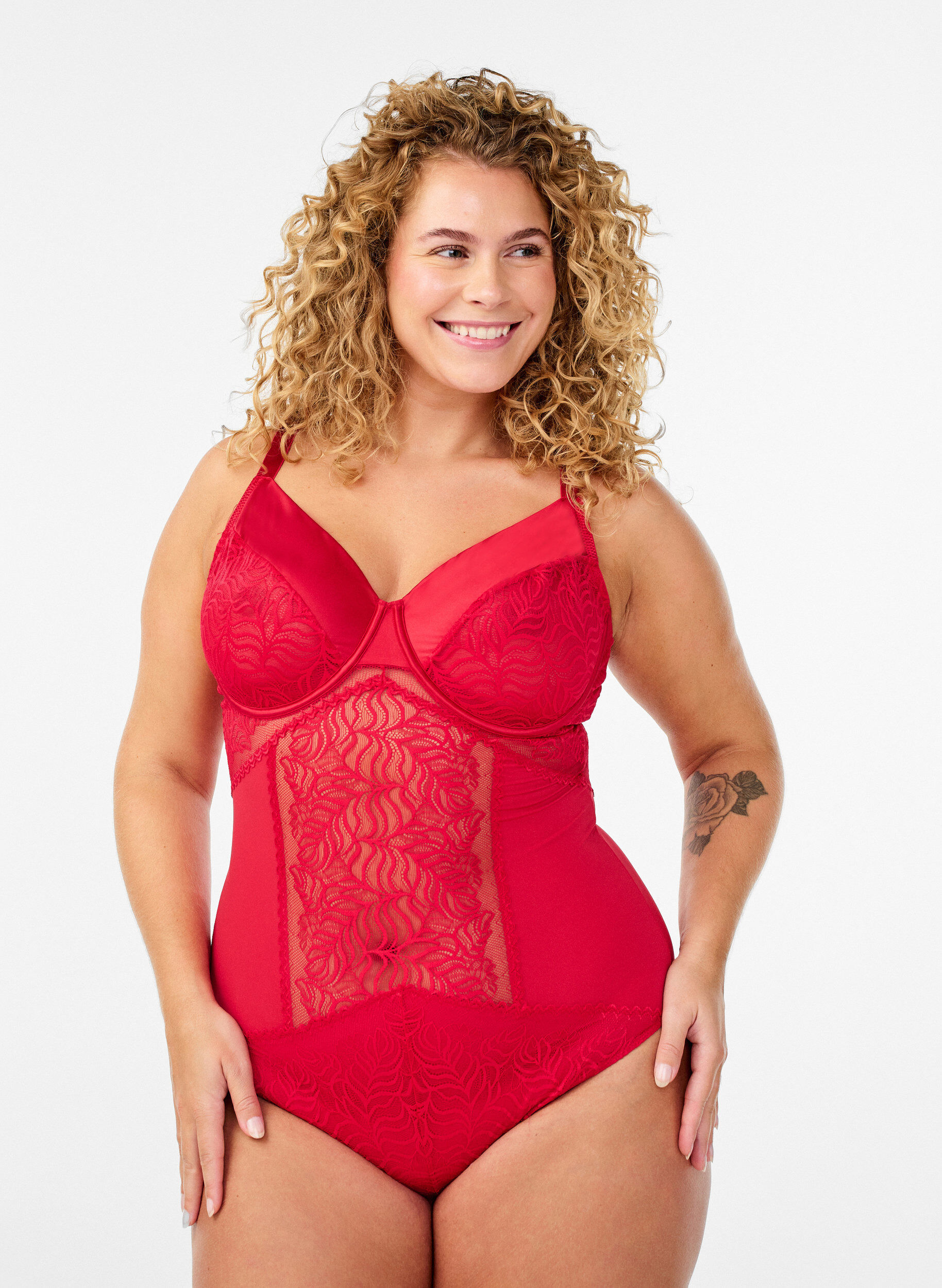 Zizzi Body mit Spitzen- und Satindetails, Rot, Model image number 0