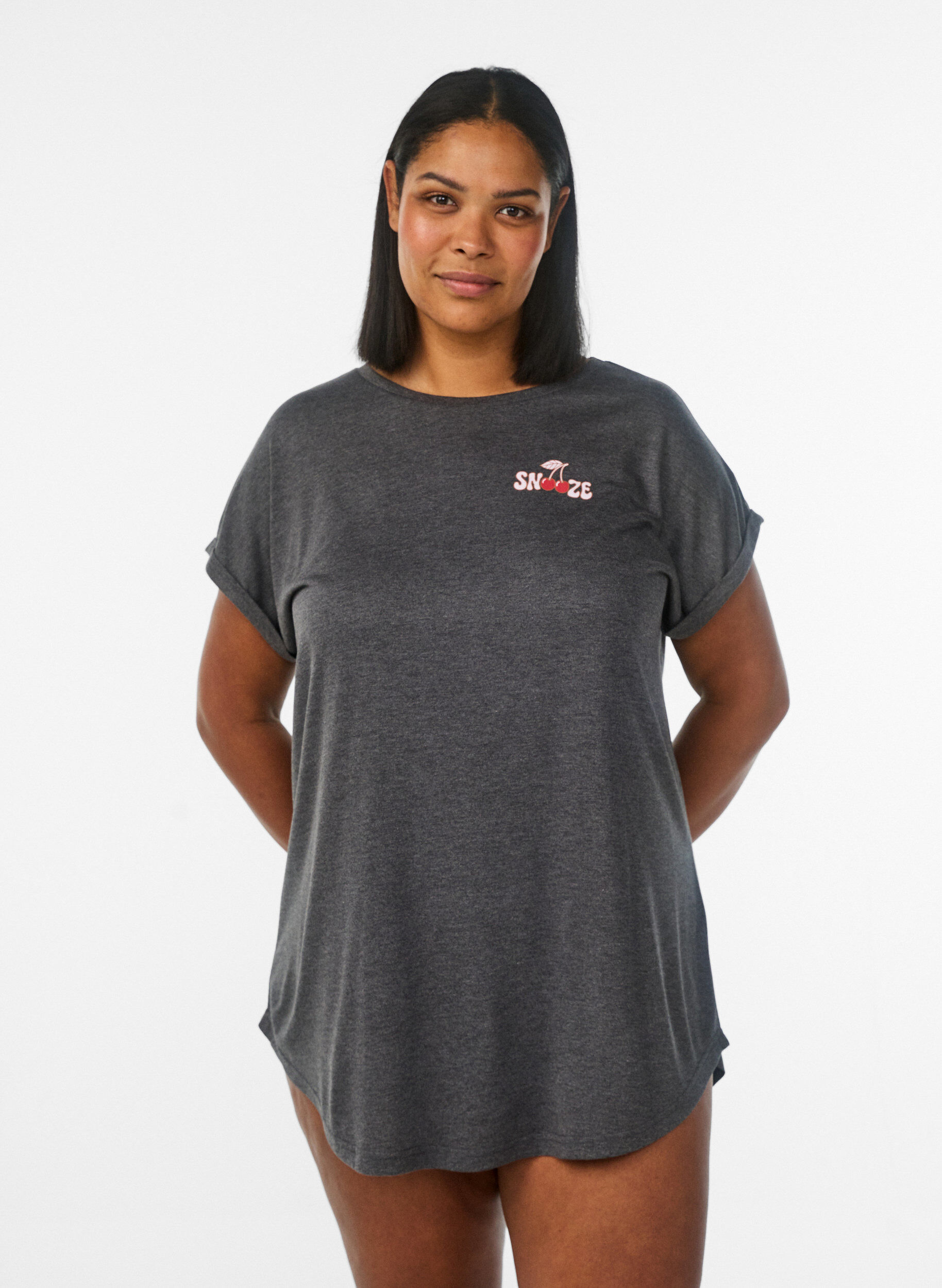 ZizziChemise de nuit &agrave; manches courtes avec imprim&eacute; de texte, Noir, Model image number 0