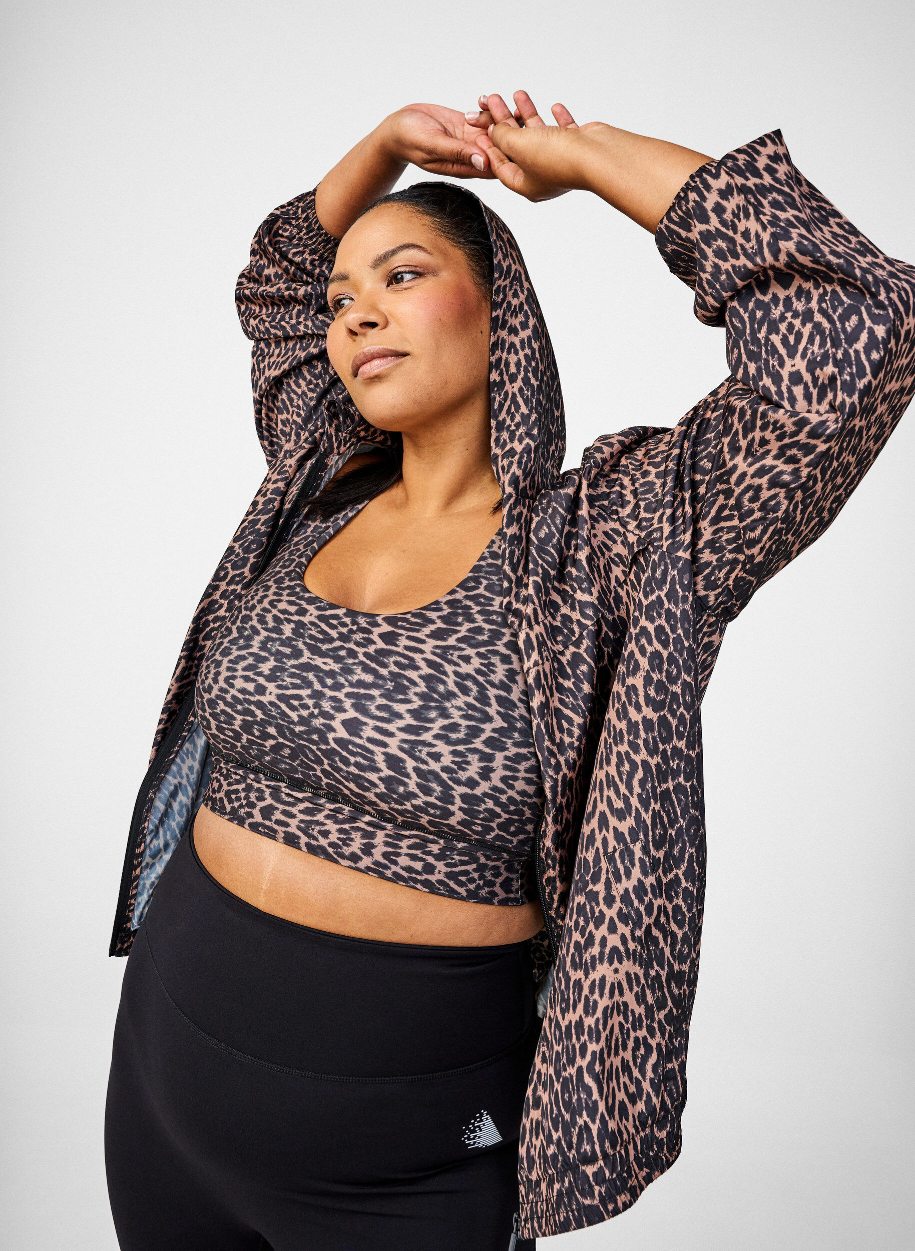 Soutien-gorge de sport &agrave; dos nageur et imprim&eacute; l&eacute;opard