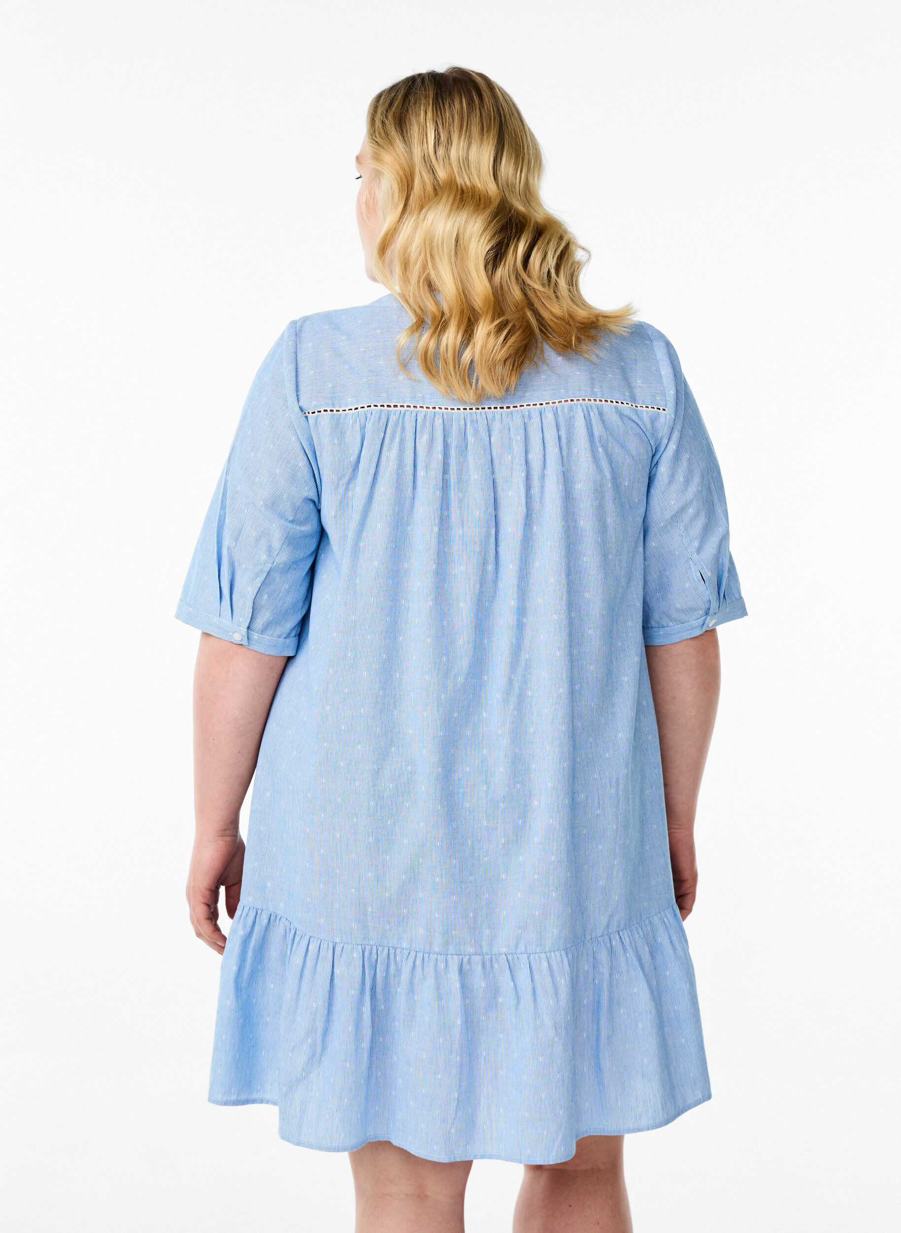 Zizzi Kurzes Kleid mit Spitzenb&auml;ndern und A-Linie, Blau, Model image number 1