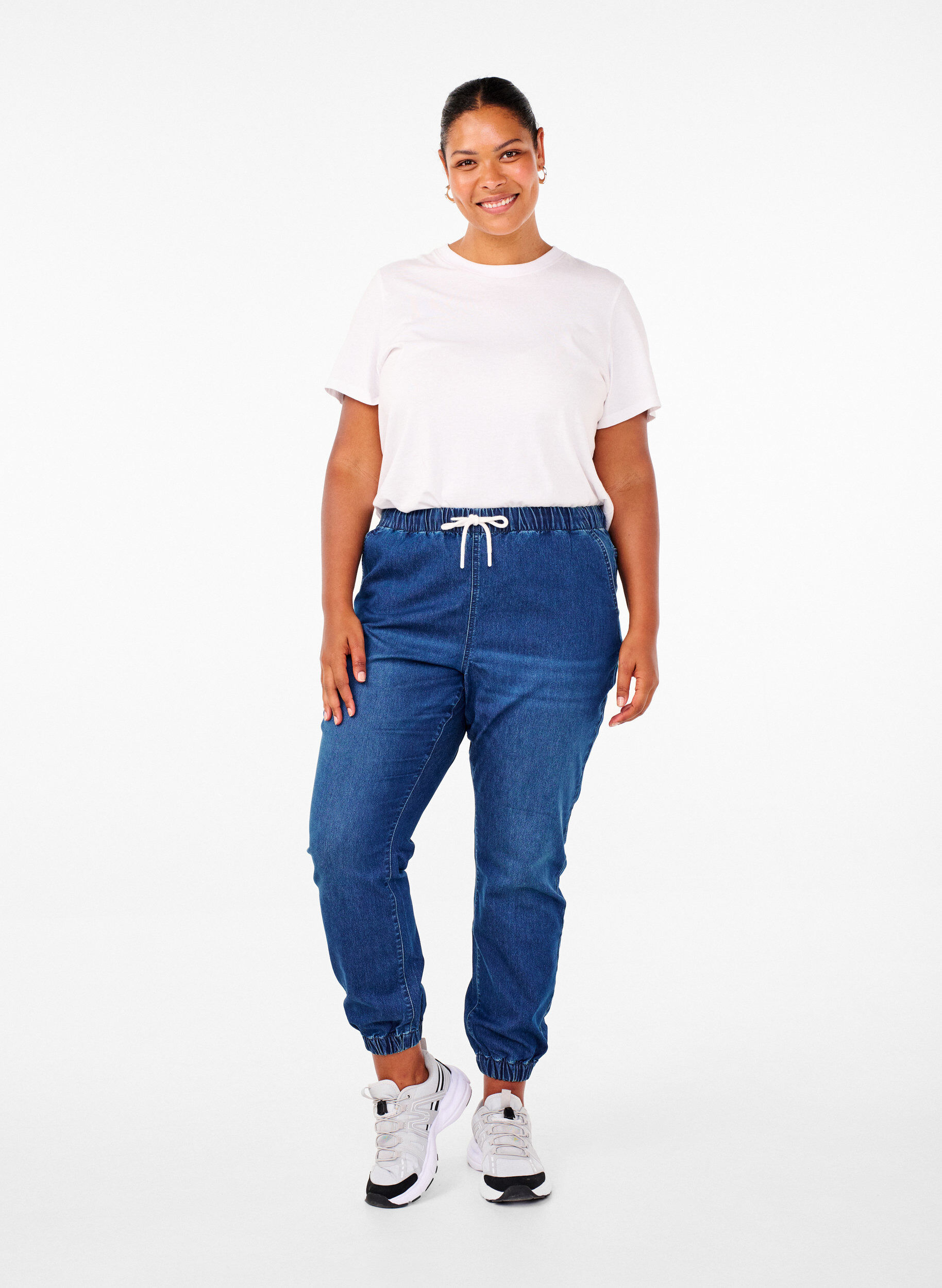 Jeans-Jogginghose mit Taschen, Blau, Model