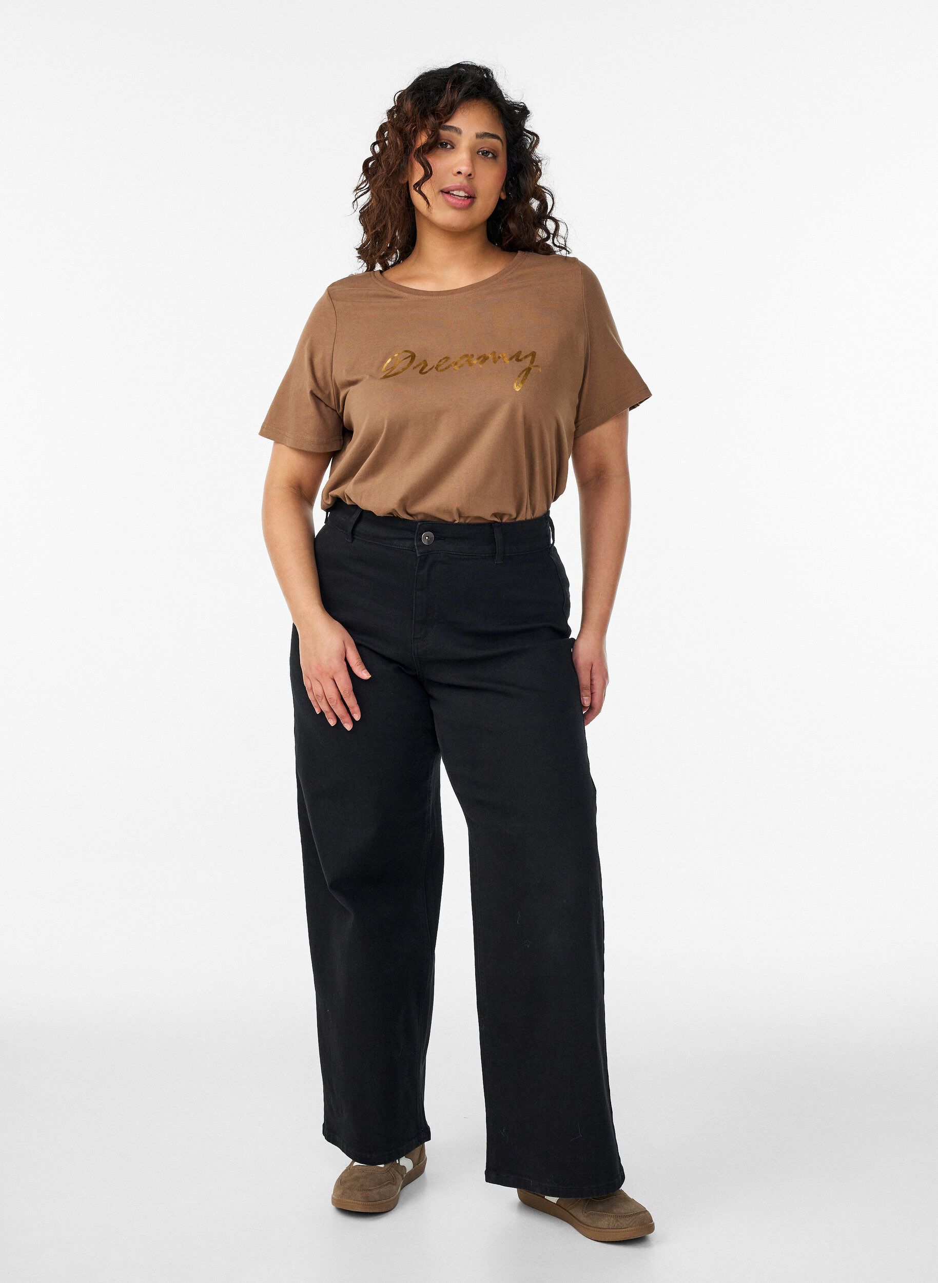 Zizzi T-Shirt mit Print, Braun, Model image number 1