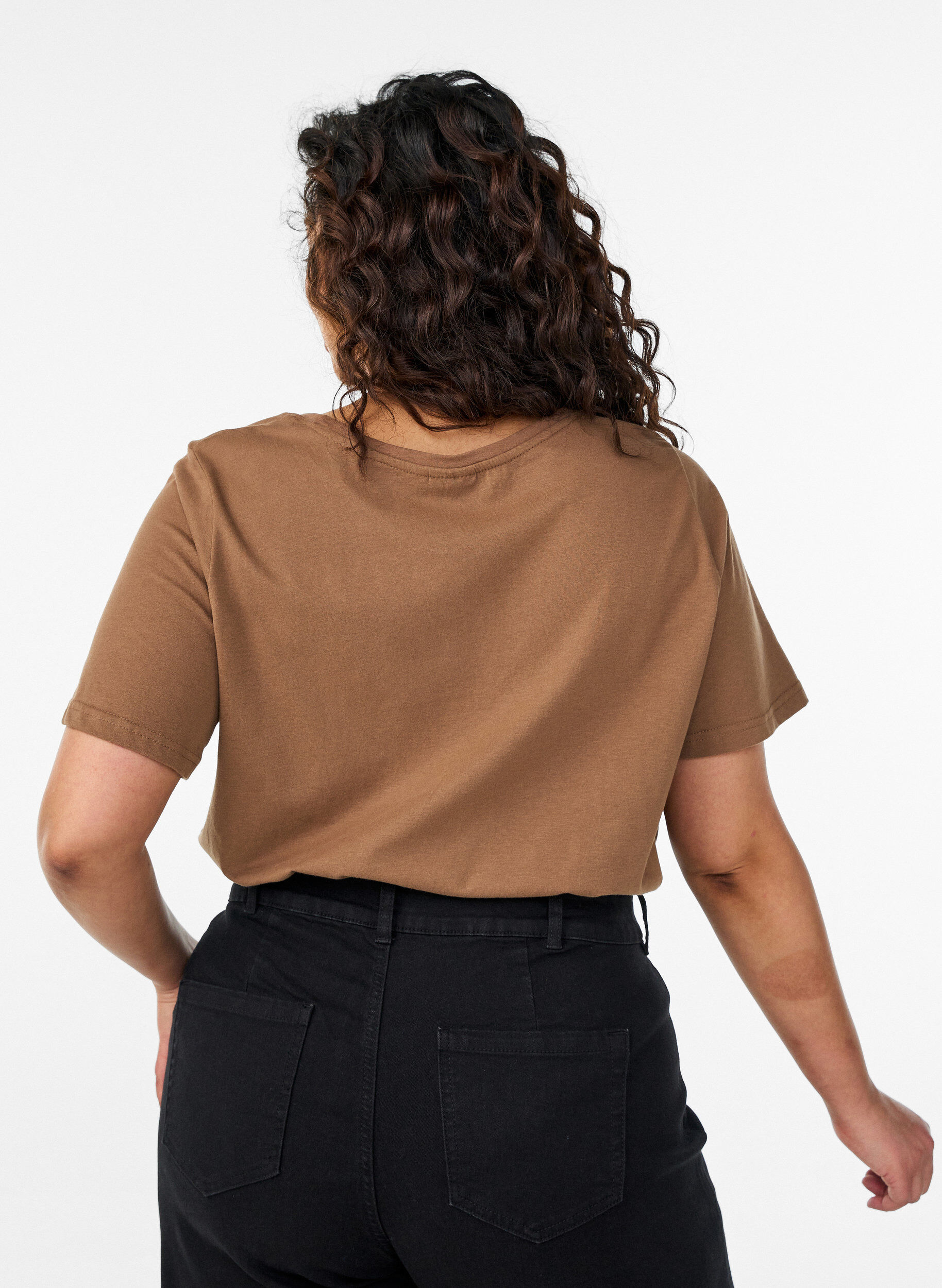 Zizzi T-Shirt mit Print, Braun, Model image number 2