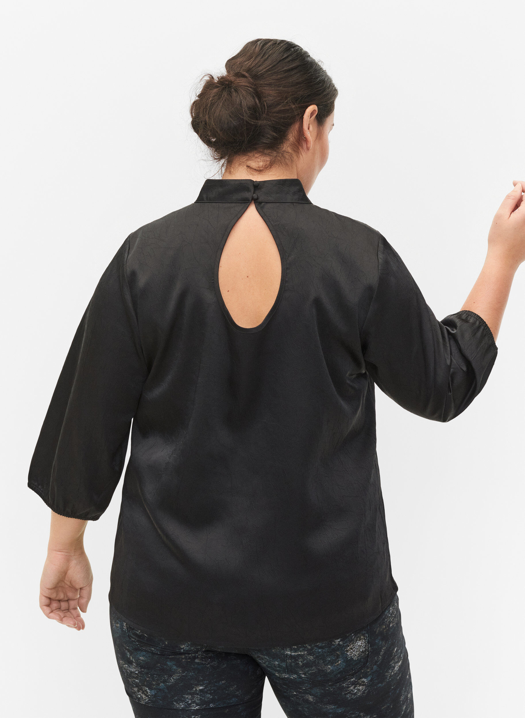 Zizzi Bluse mit 3/4 &Auml;rmeln und Stehkragen, Schwarz, Model image number 2