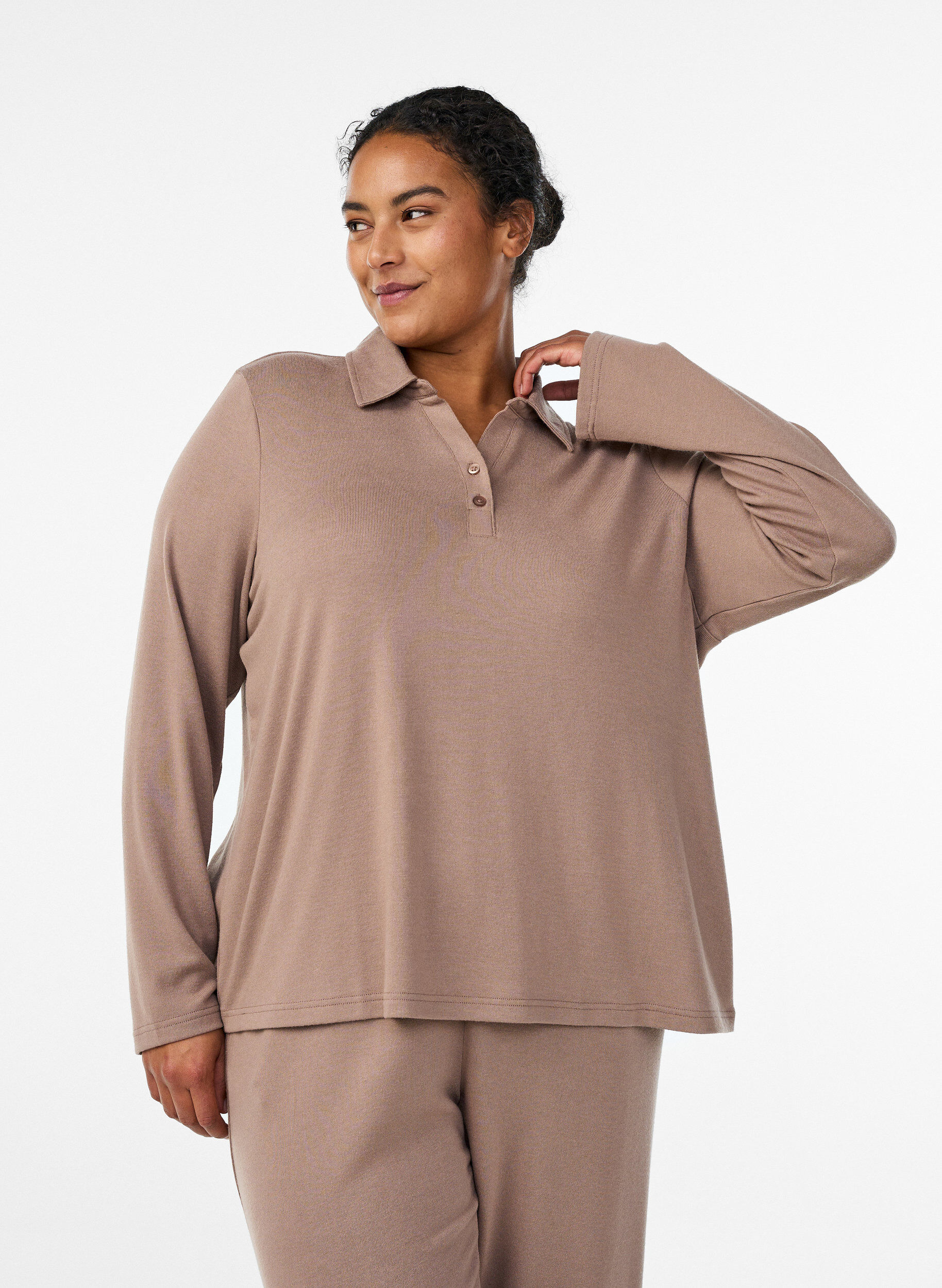 Zizzi Lang&auml;rmelige Bluse aus Jersey mit Kragen, Braun, Model image number 0