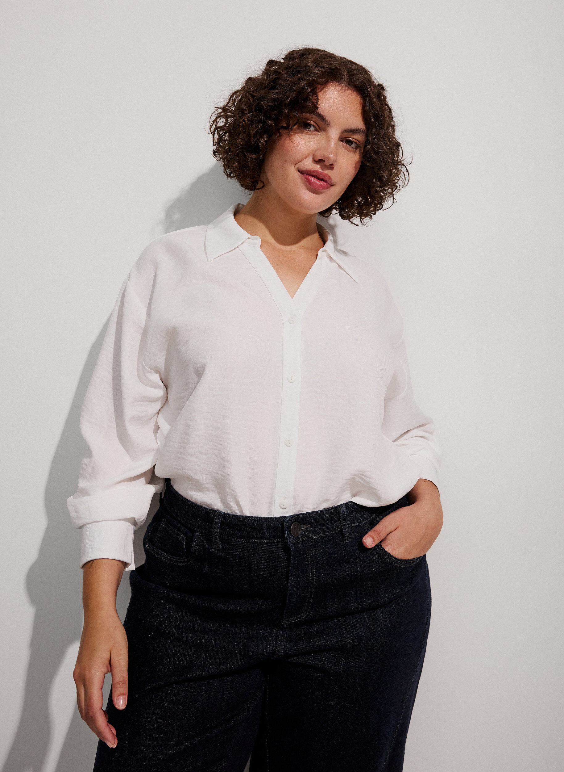 ZizziChemise ample avec col en V, Blanc, Model image number 0