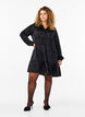 Petite robe en satin avec un motif ton sur ton, Black, Model image number 2