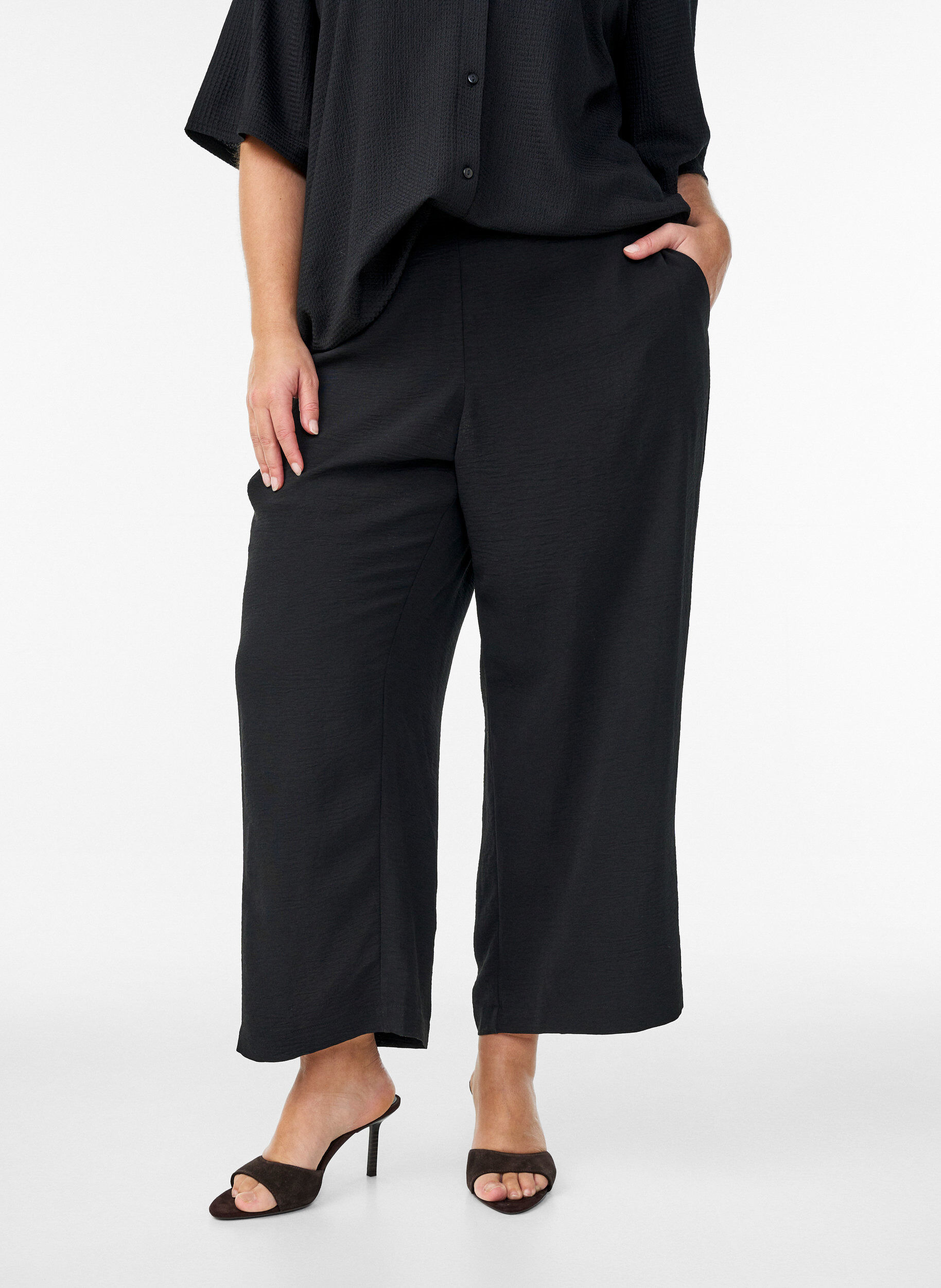 Zizzi Hoch taillierte Culotte mit Gummizug hinten, Schwarz, Model image number 2