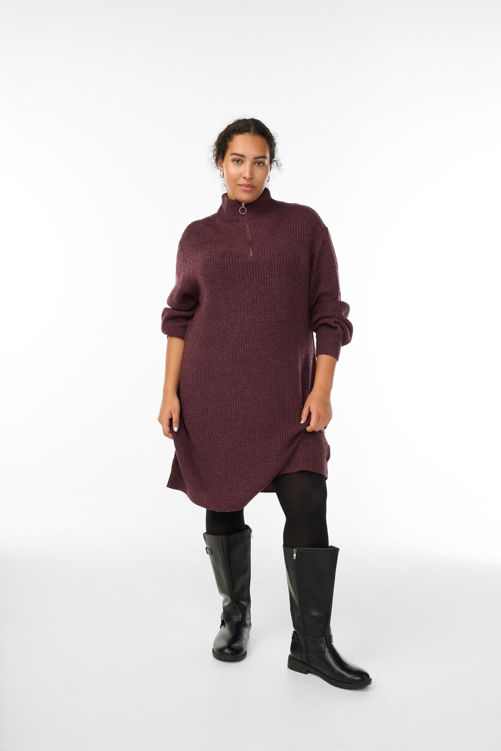 Zizzi FLASH - Kurzes Strickkleid mit hohem Kragen, Rot, Model image number 1
