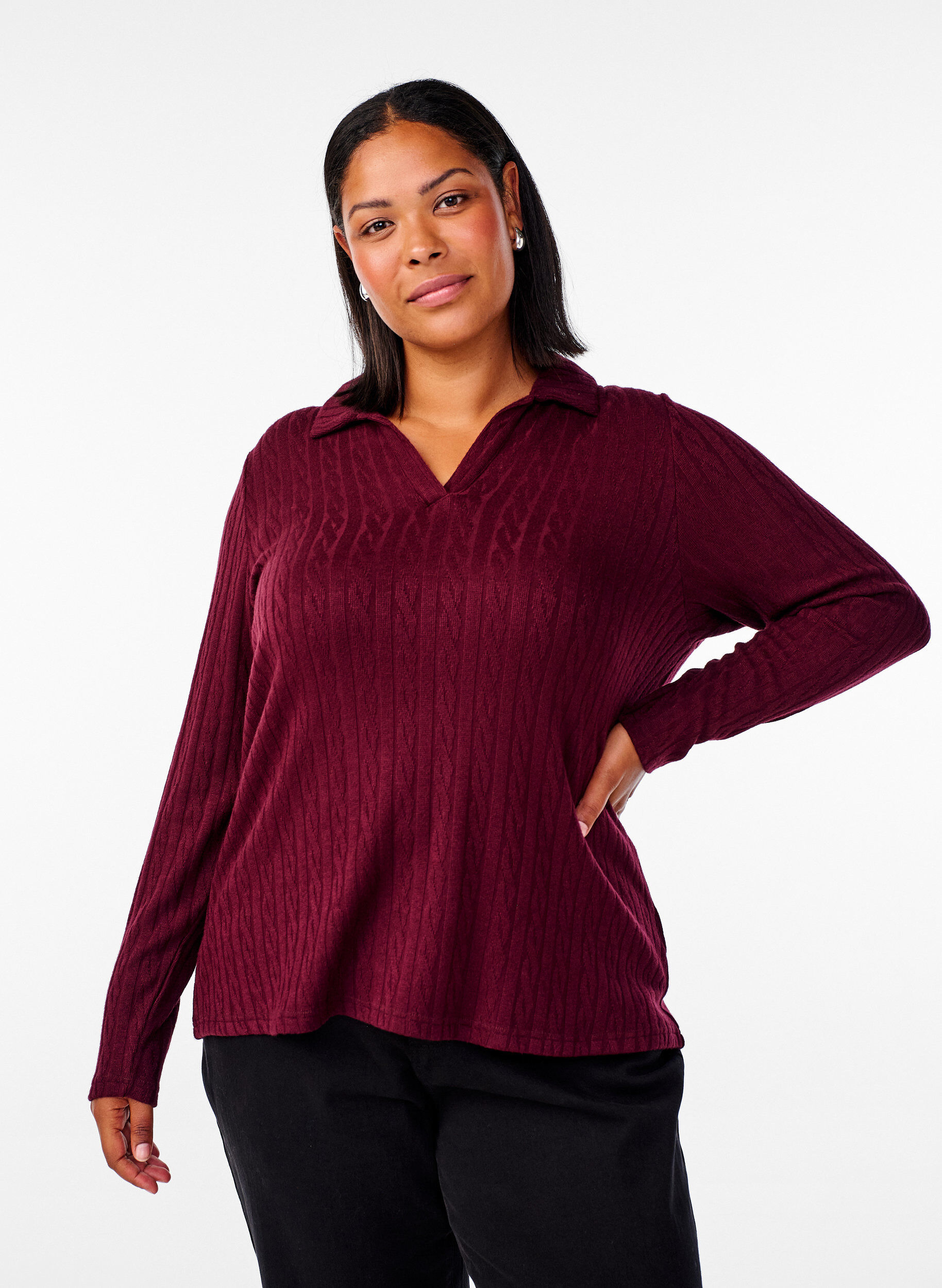 Zizzi Blouse en maille avec col et motif torsad&eacute;, Bordeaux fonc&eacute;, Model image number 0