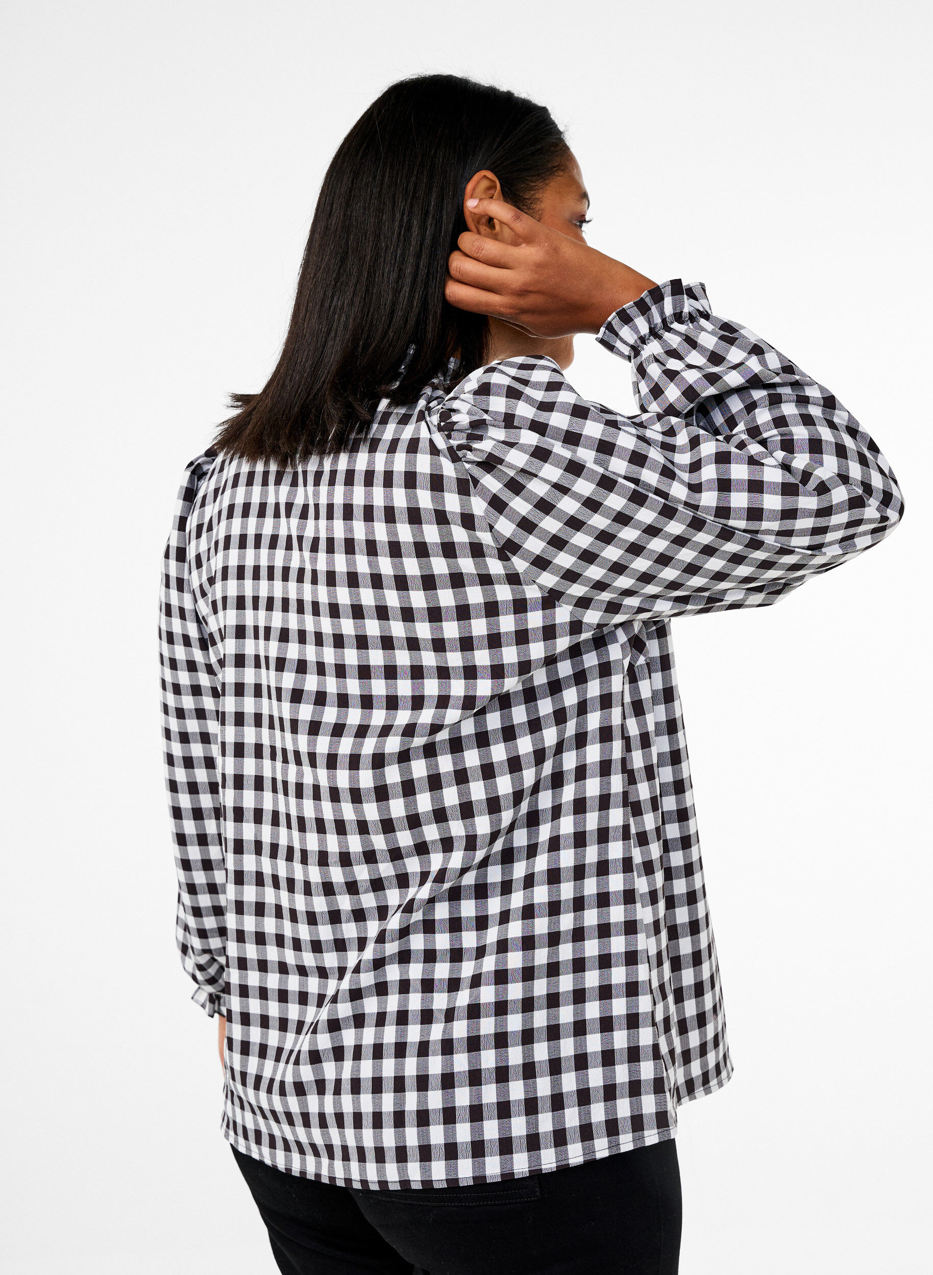 Zizzi Karierte Bluse mit R&uuml;schendetails, Black/W. Gingham, Model image number 1