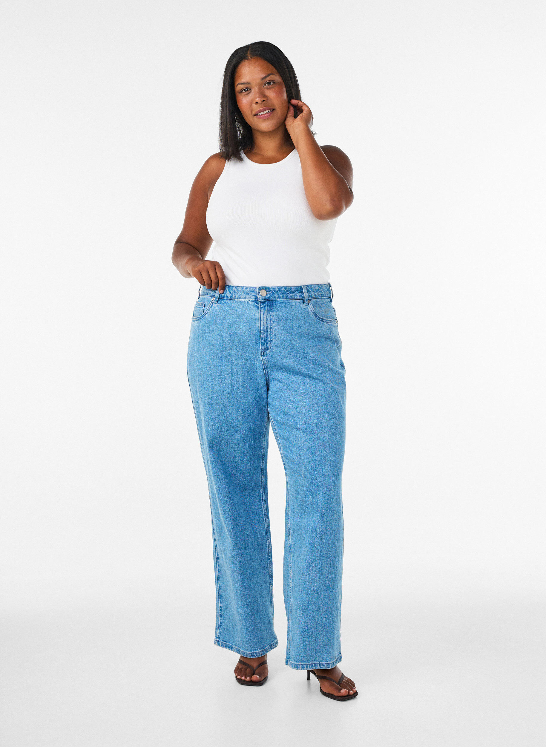 Wide-Leg-Jeans mit hoher Taille, Blau, Model
