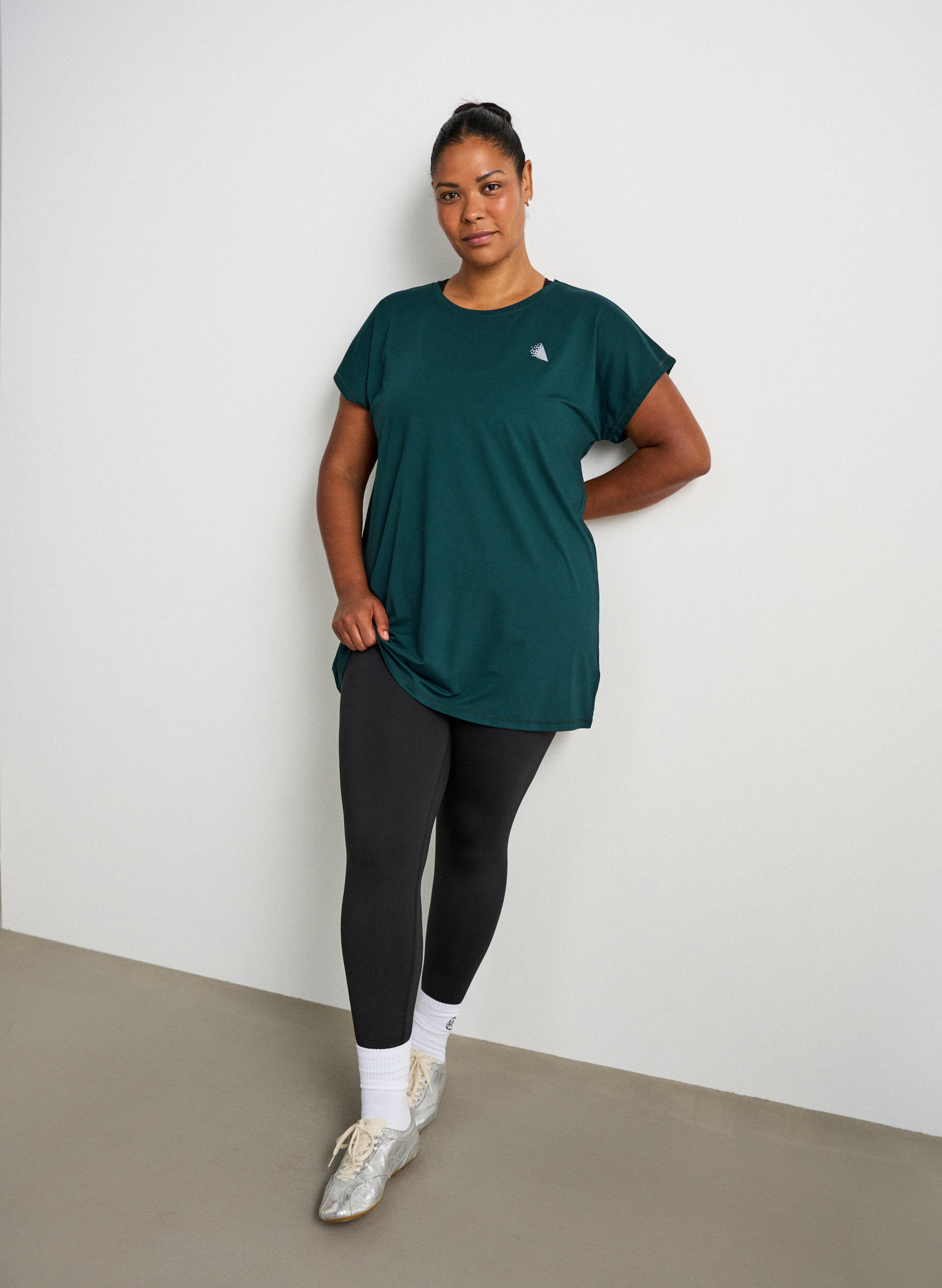 ZizziT-shirt d'entra&icirc;nement long, Vert fonc&eacute;, Model image number 1