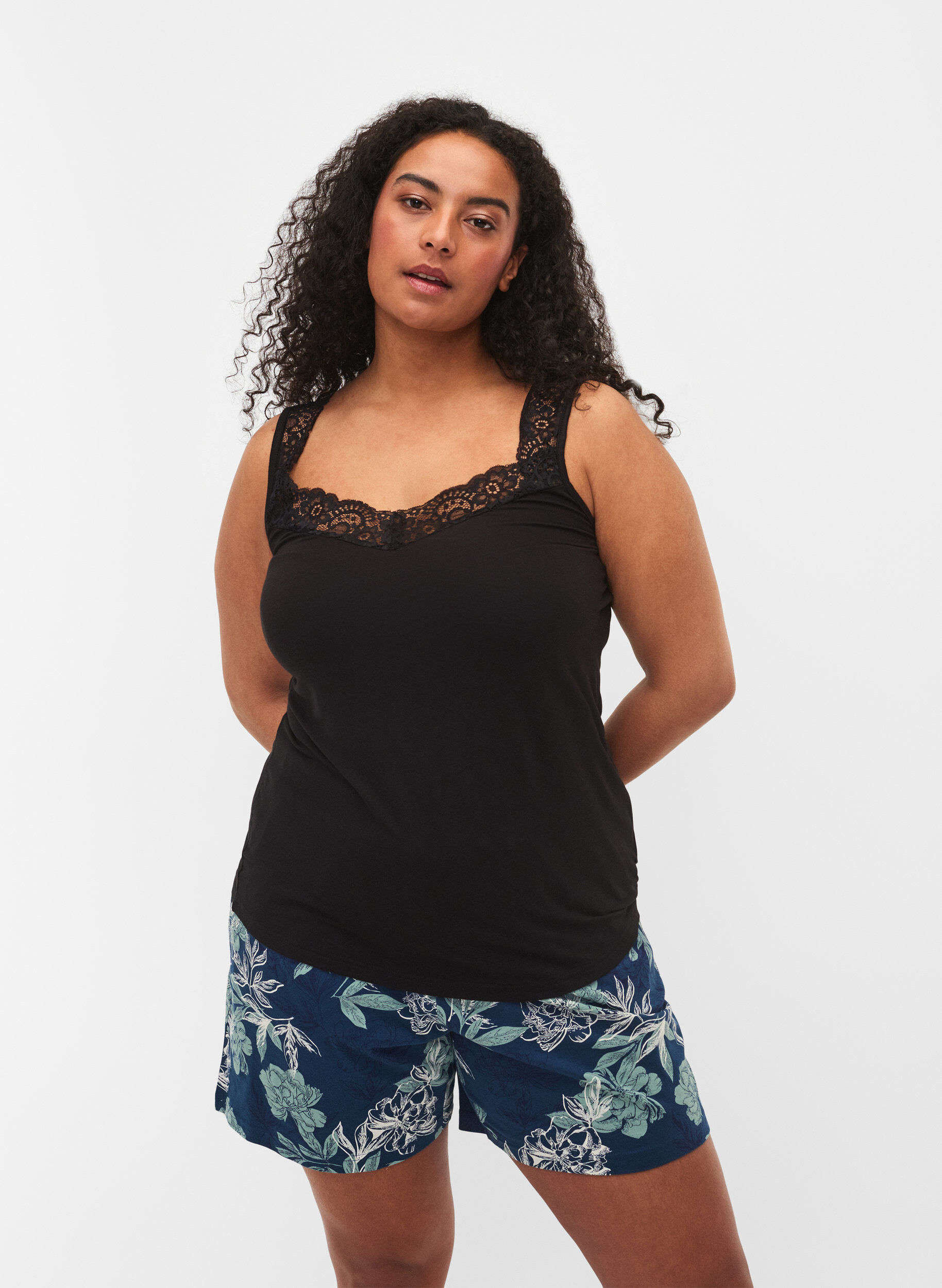 Zizzi Top aus Viskose mit Spitze, Schwarz, Model image number 0