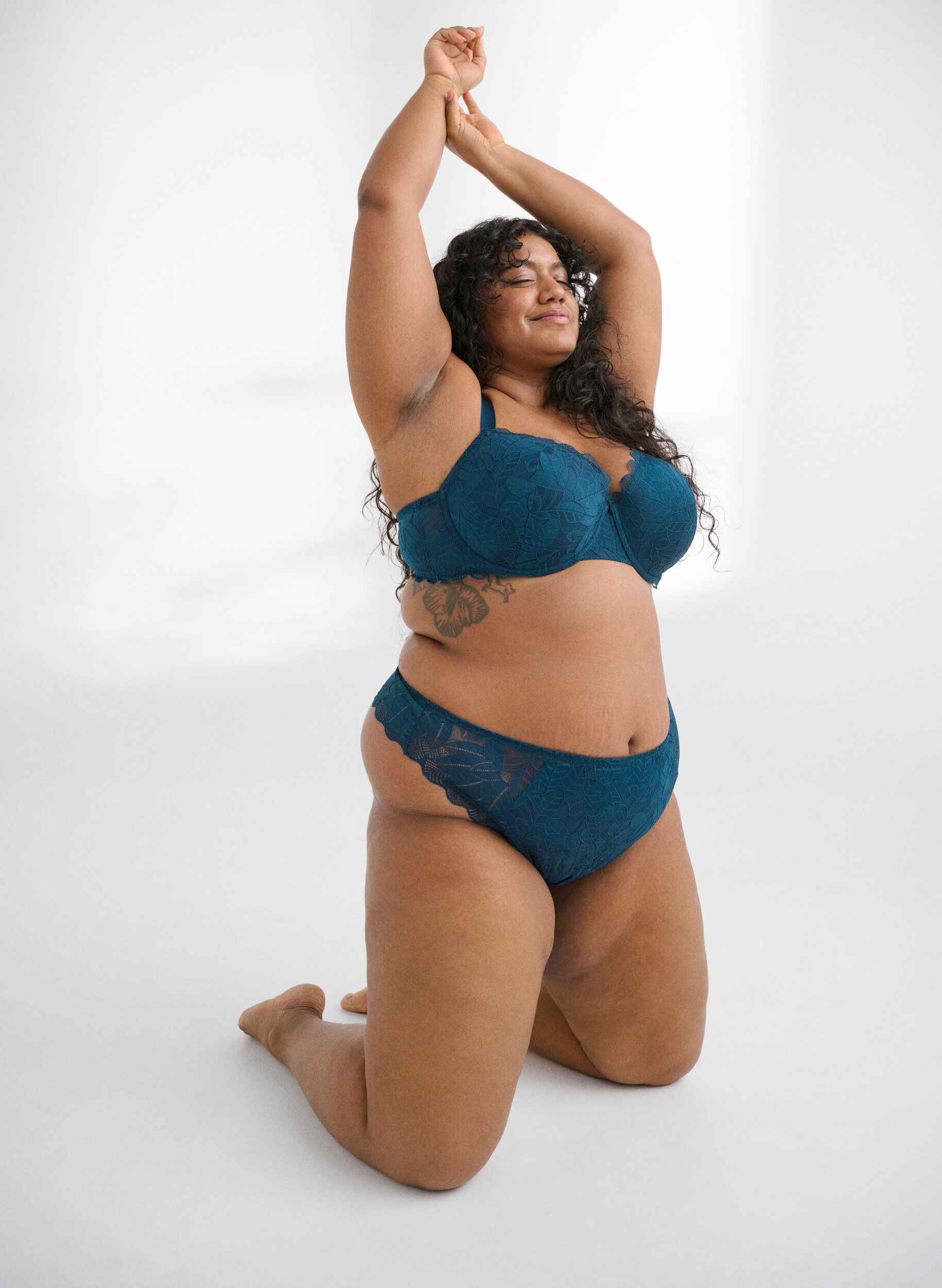 Zizzi Stringtanga mit Spitze, Blau, Image image number 0