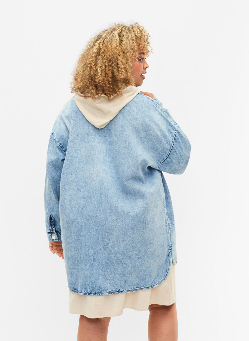 Locker sitzende Jeansjacke mit Knöpfen, Light blue denim, Model image number 1