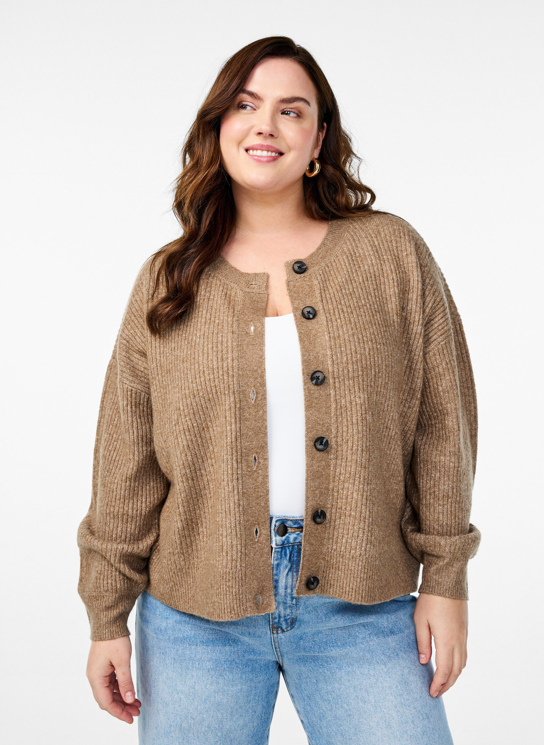 Rippenstrick Strickjacke mit Kn&ouml;pfen, Braun, Model