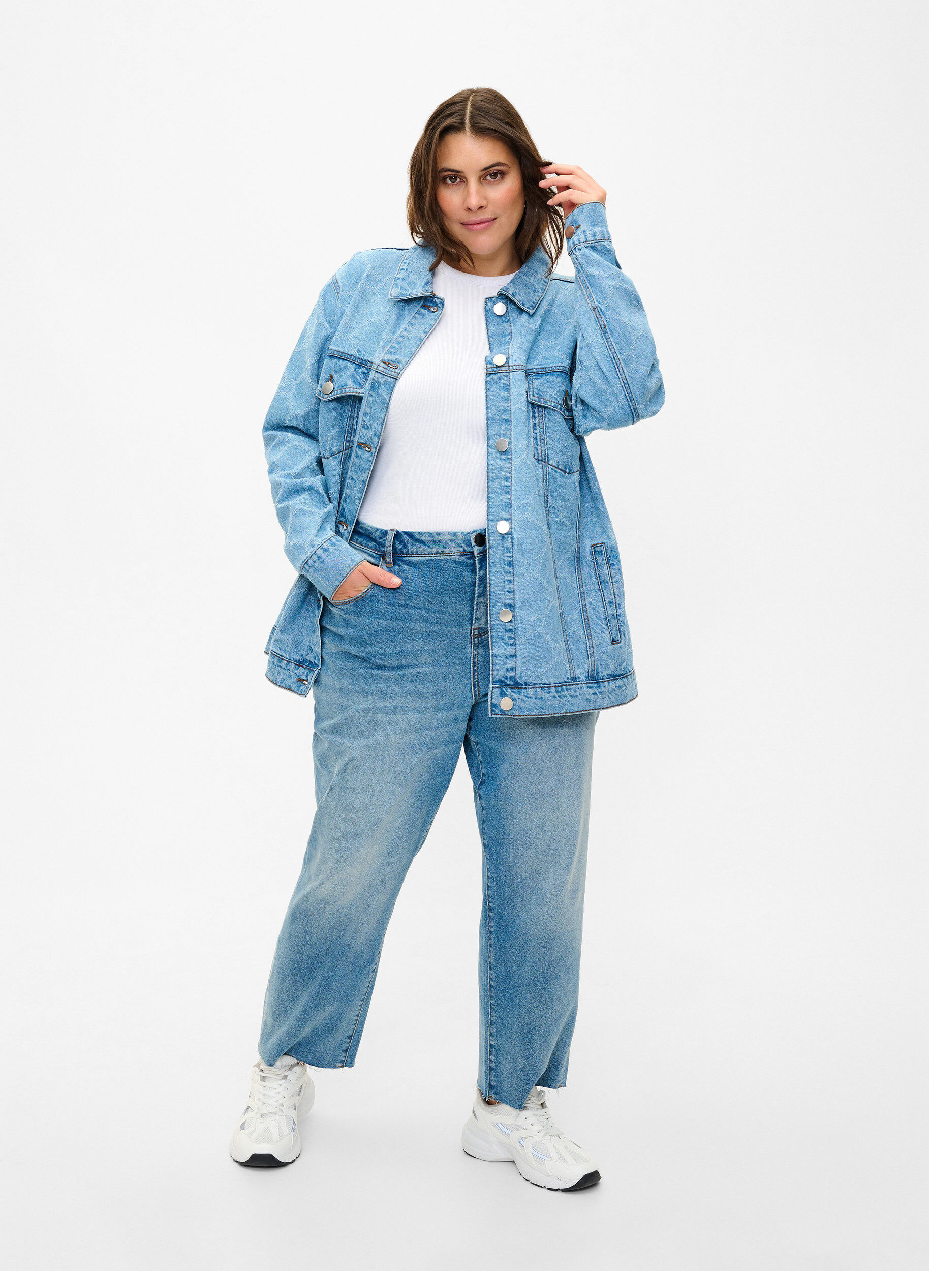 Zizzi Veste en jean avec motif d&eacute;chir&eacute;, Blue denim, Model image number 2