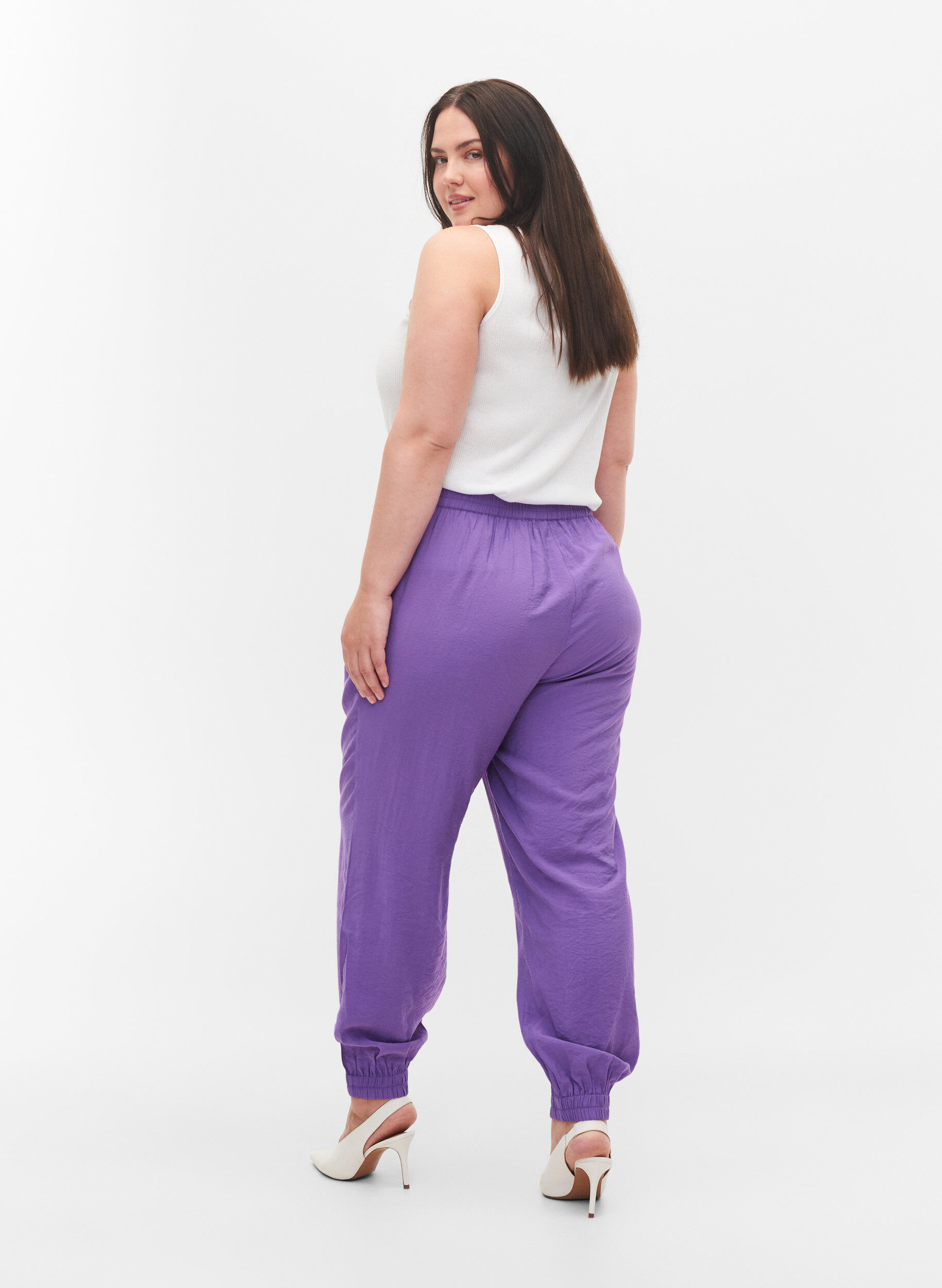 Zizzi Lockere Hose aus Viskosemischung mit elastischen Abschl&uuml;ssen, Royal Lilac, Model image number 1