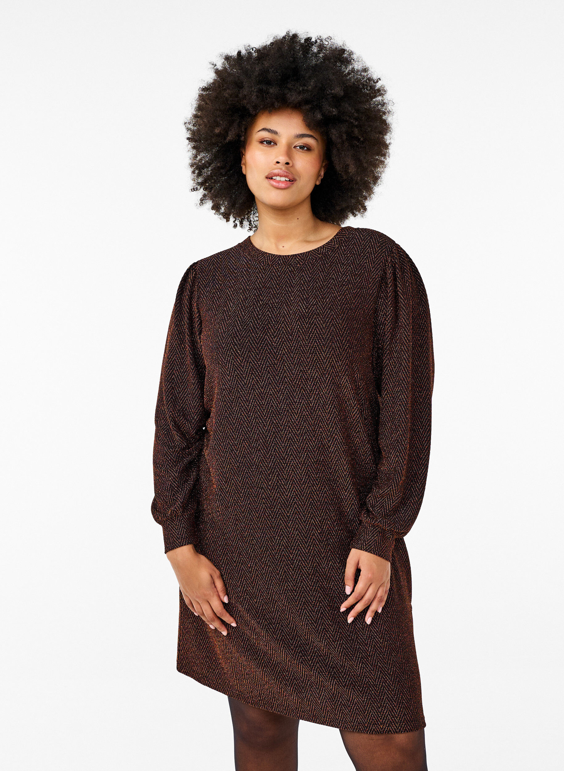 Zizzi Robe avec un motif en zigzag et des paillettes, Copper ZigZagShimmer, Model image number 0