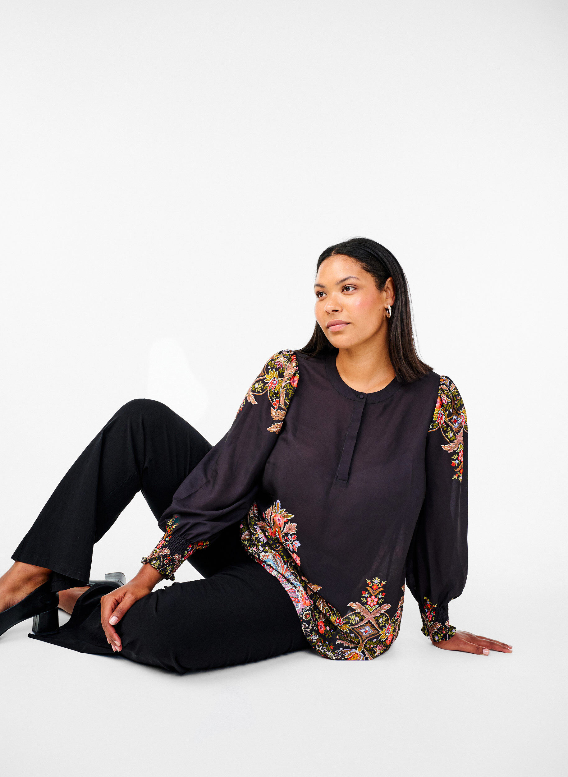 Zizzi Chemisier &agrave; motif cachemire, Black Paisley, Model image number 2