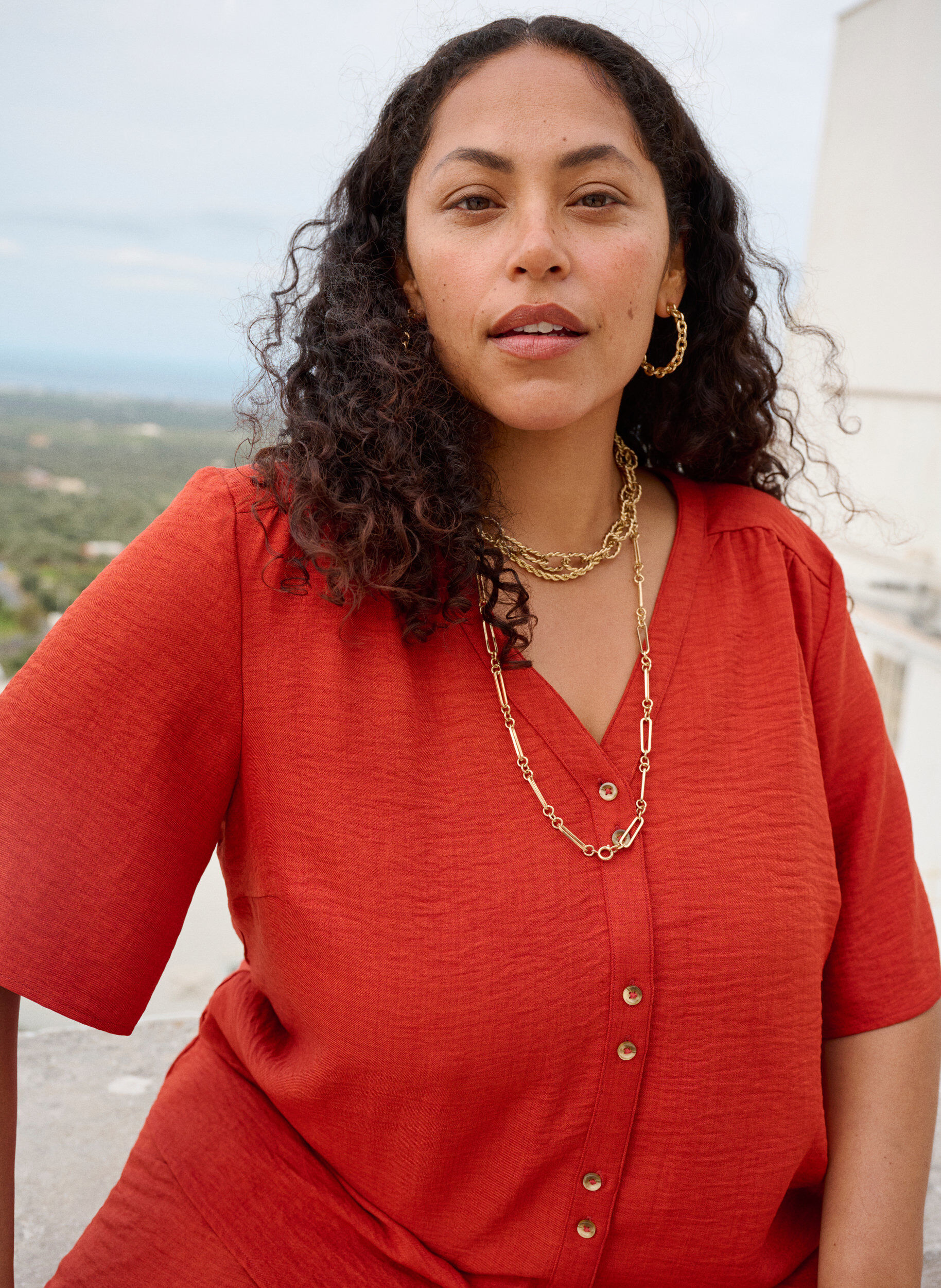 Chemisier &agrave; col en V et manches courtes