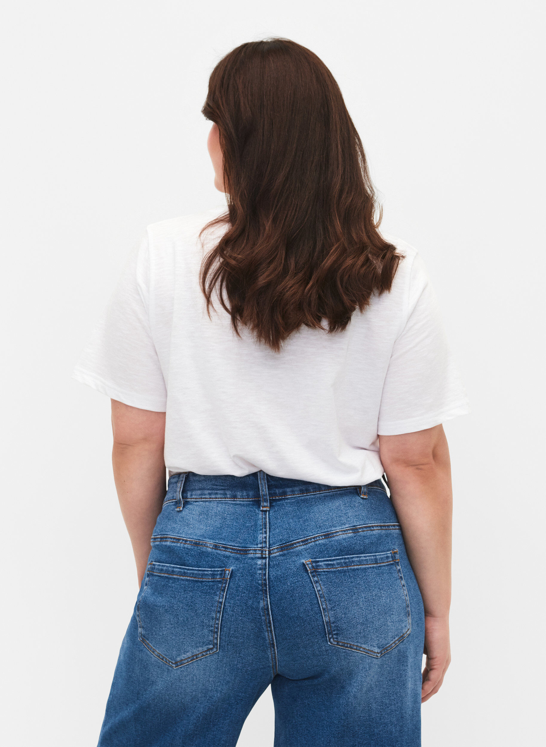 ZizziKurz&auml;rmeliges Basic T-Shirt mit V-Ausschnitt, Wei&szlig;, Model image number 2