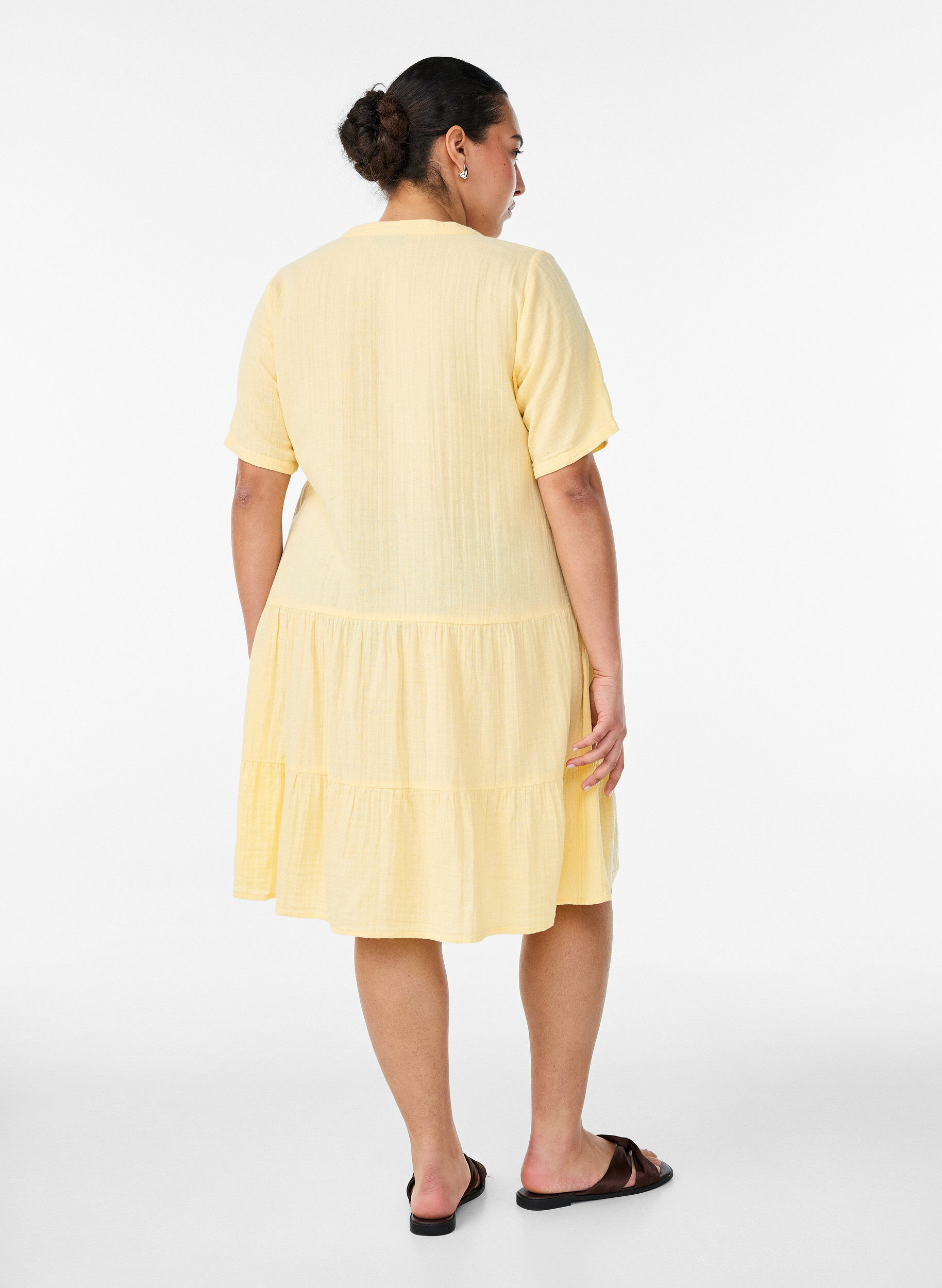 ZizziRobe courte &eacute;vas&eacute;e en mousseline de coton, Jaune clair, Model image number 2