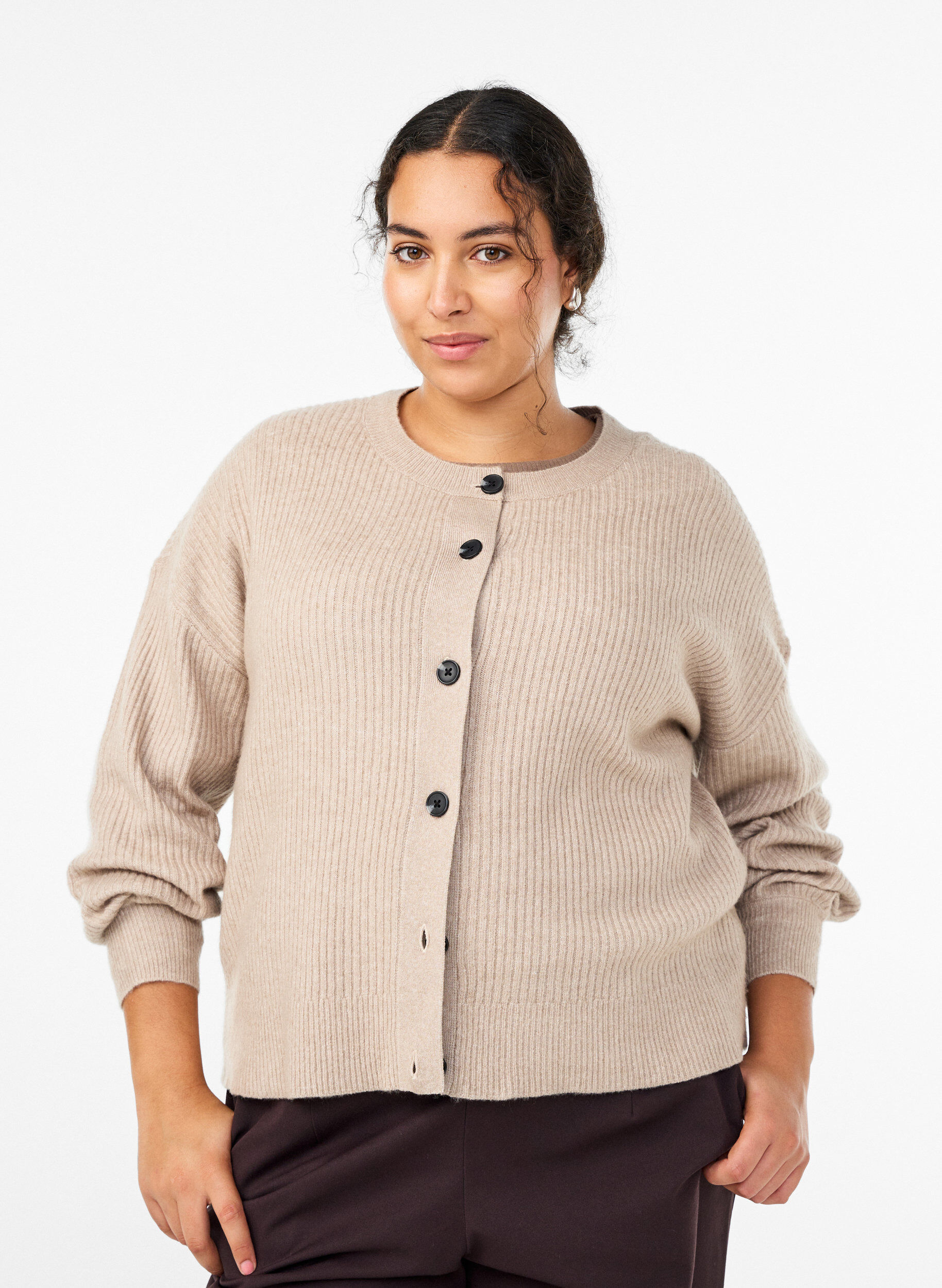 Cardigan en tricot c&ocirc;tel&eacute; avec boutons, Beige, Model