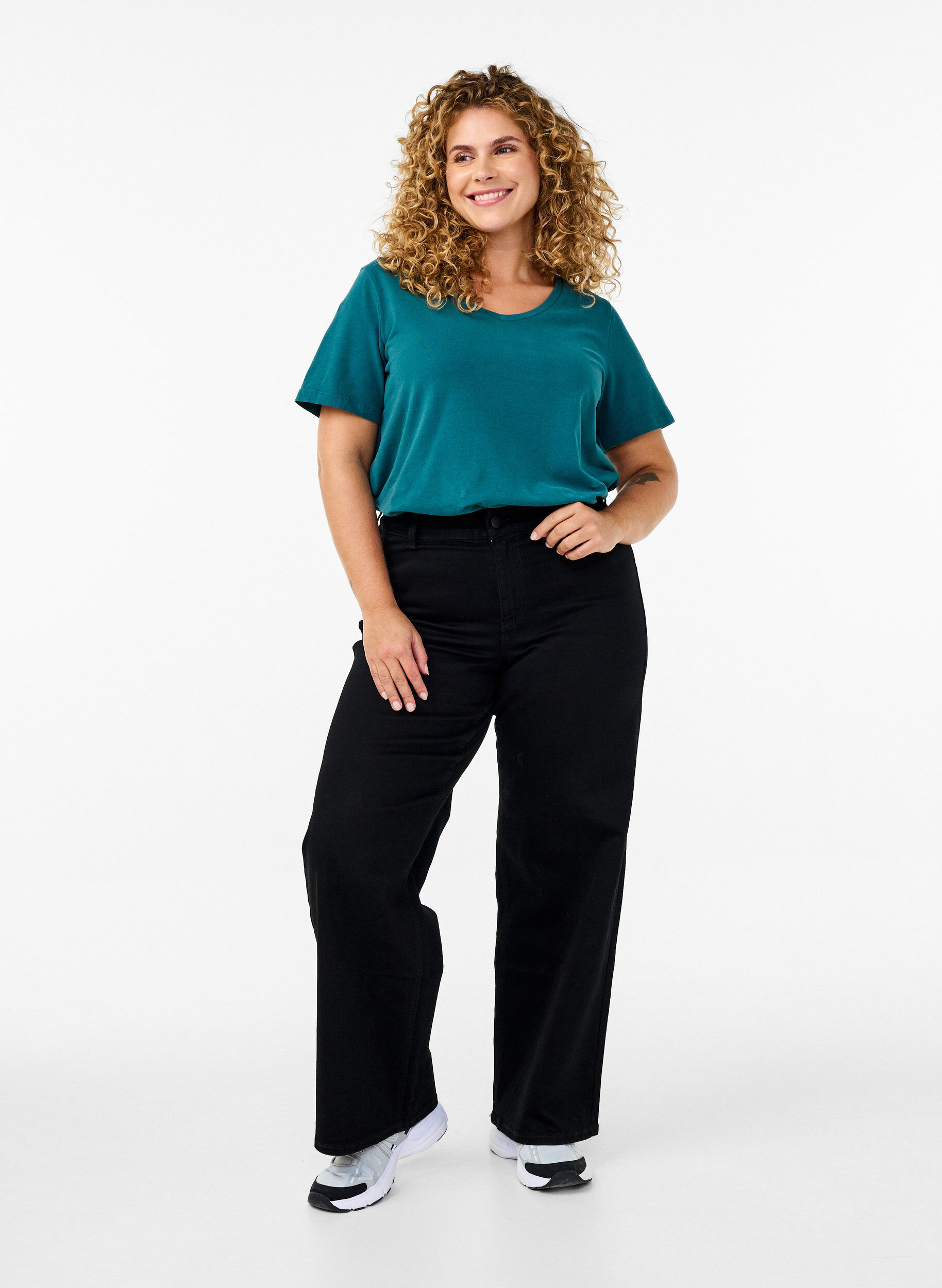 Zizzi Einfarbiges basic T-Shirt aus Baumwolle, Gr&uuml;n, Model image number 1